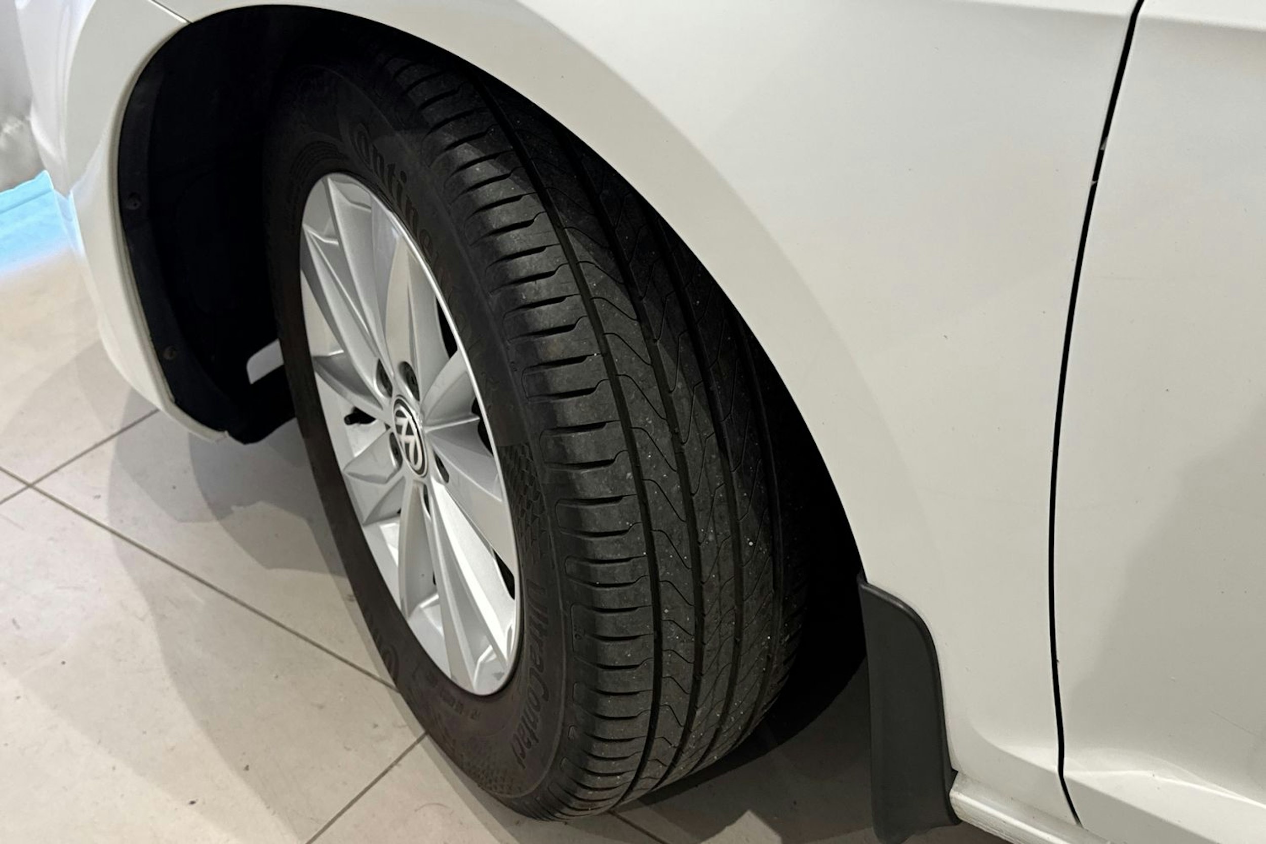 valkoinen Volkswagen Golf 2014 kuva 13.