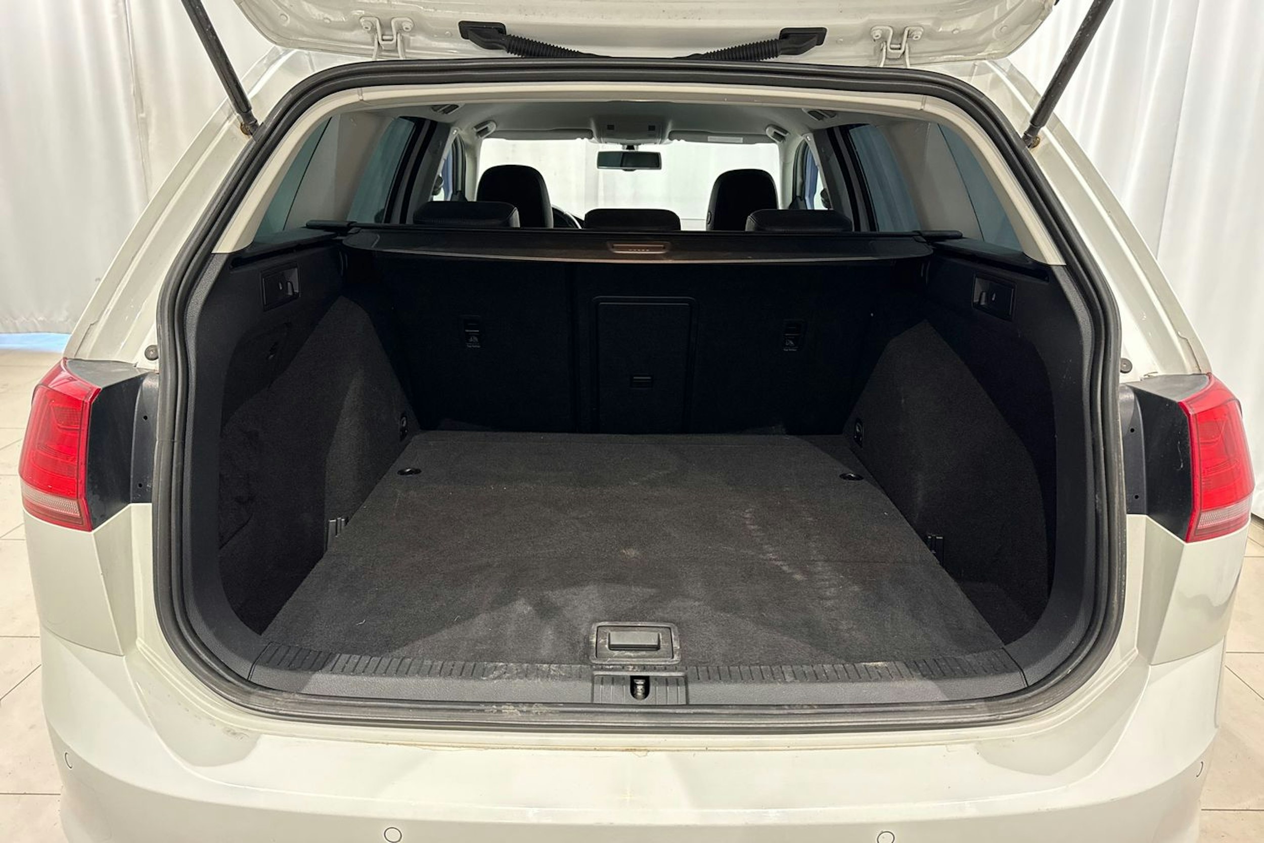 valkoinen Volkswagen Golf 2014 kuva 15.