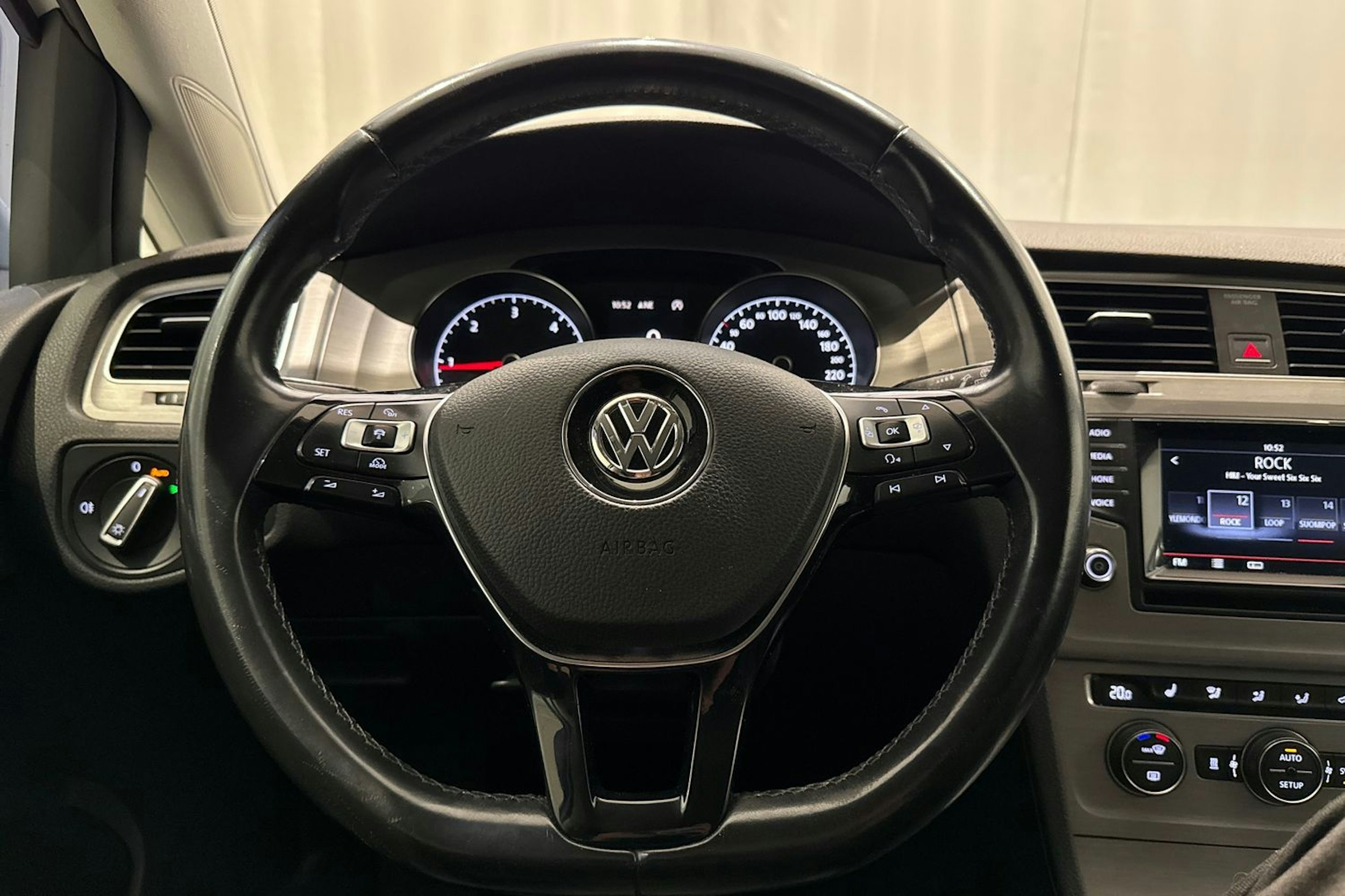 valkoinen Volkswagen Golf 2014 kuva 17.