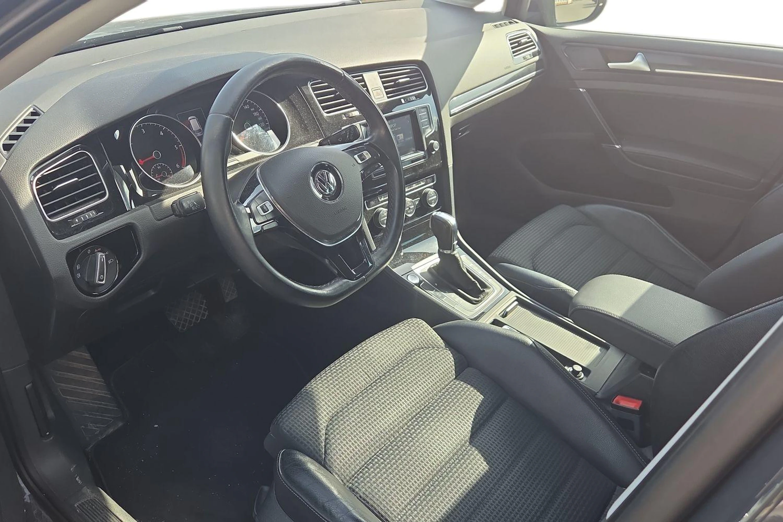 harmaa Volkswagen Golf 2014 kuva 3.
