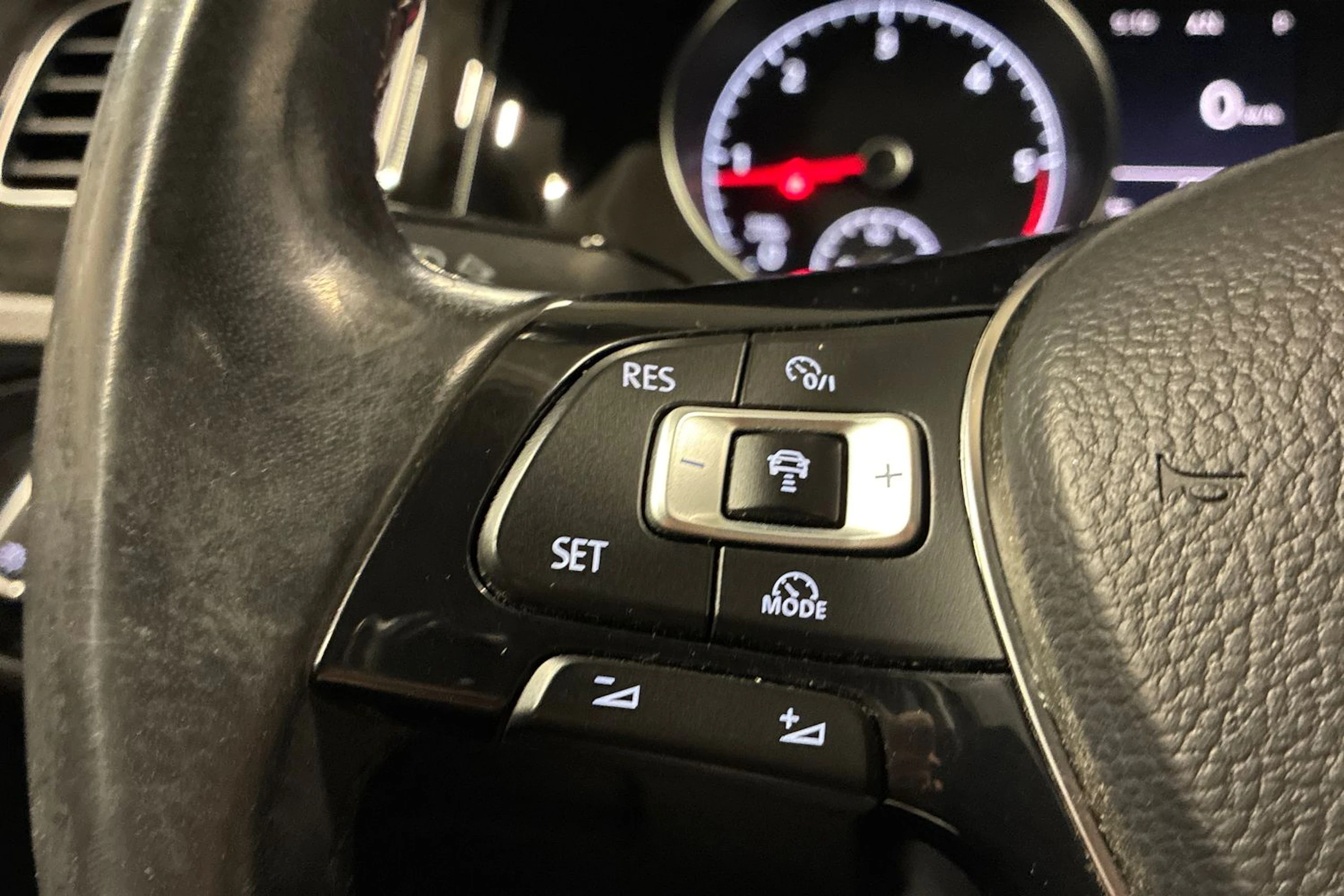 harmaa Volkswagen Golf 2014 kuva 13.