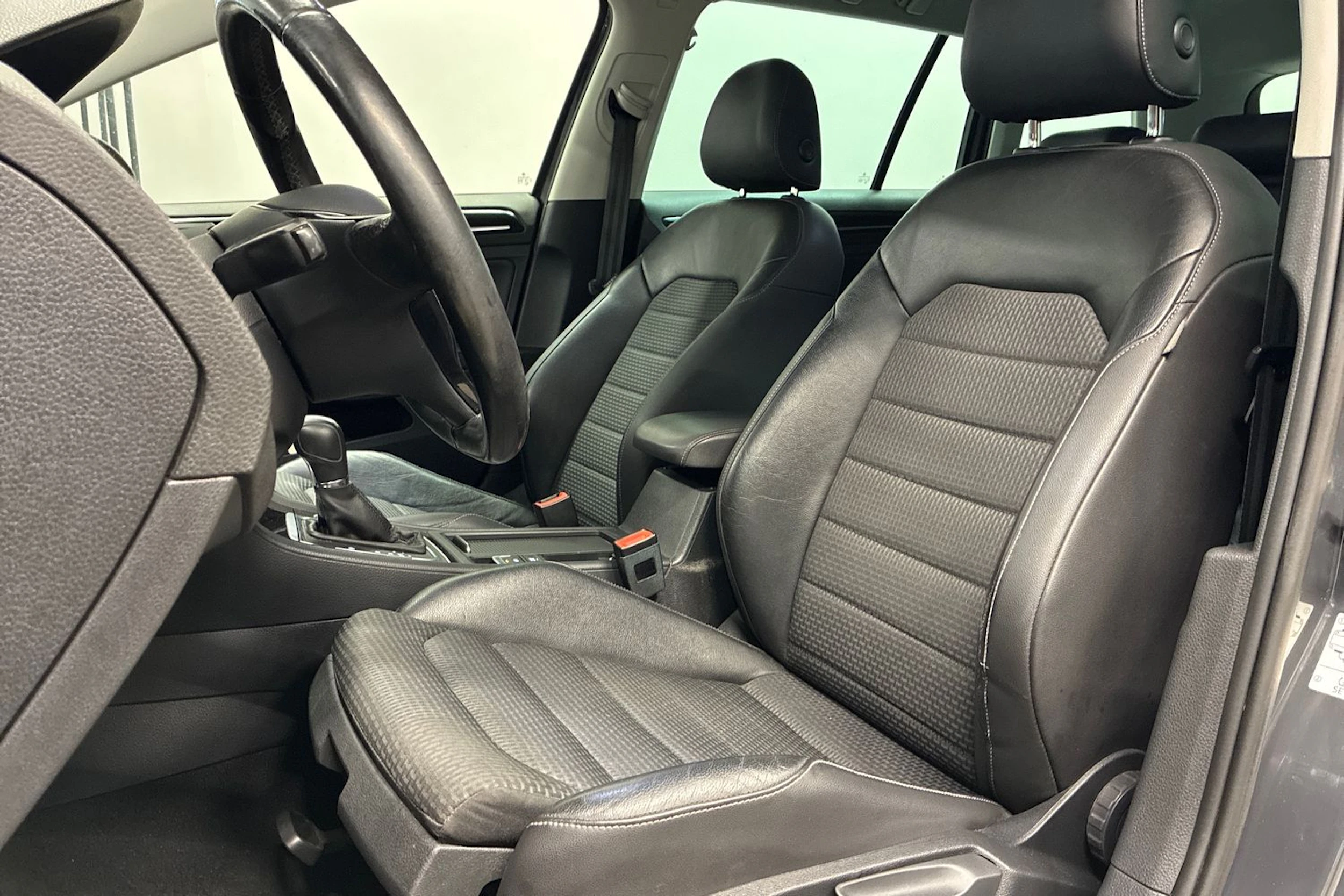 harmaa Volkswagen Golf 2014 kuva 23.