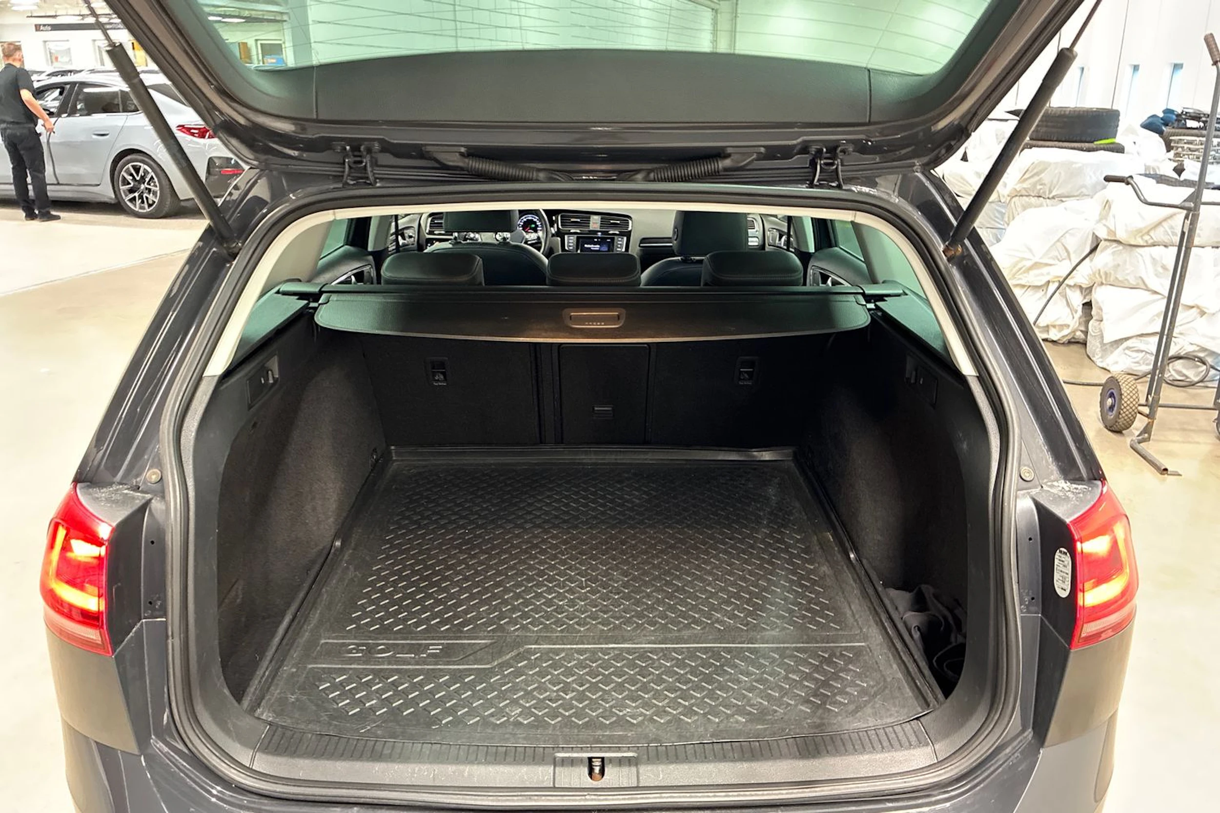 harmaa Volkswagen Golf 2014 kuva 25.