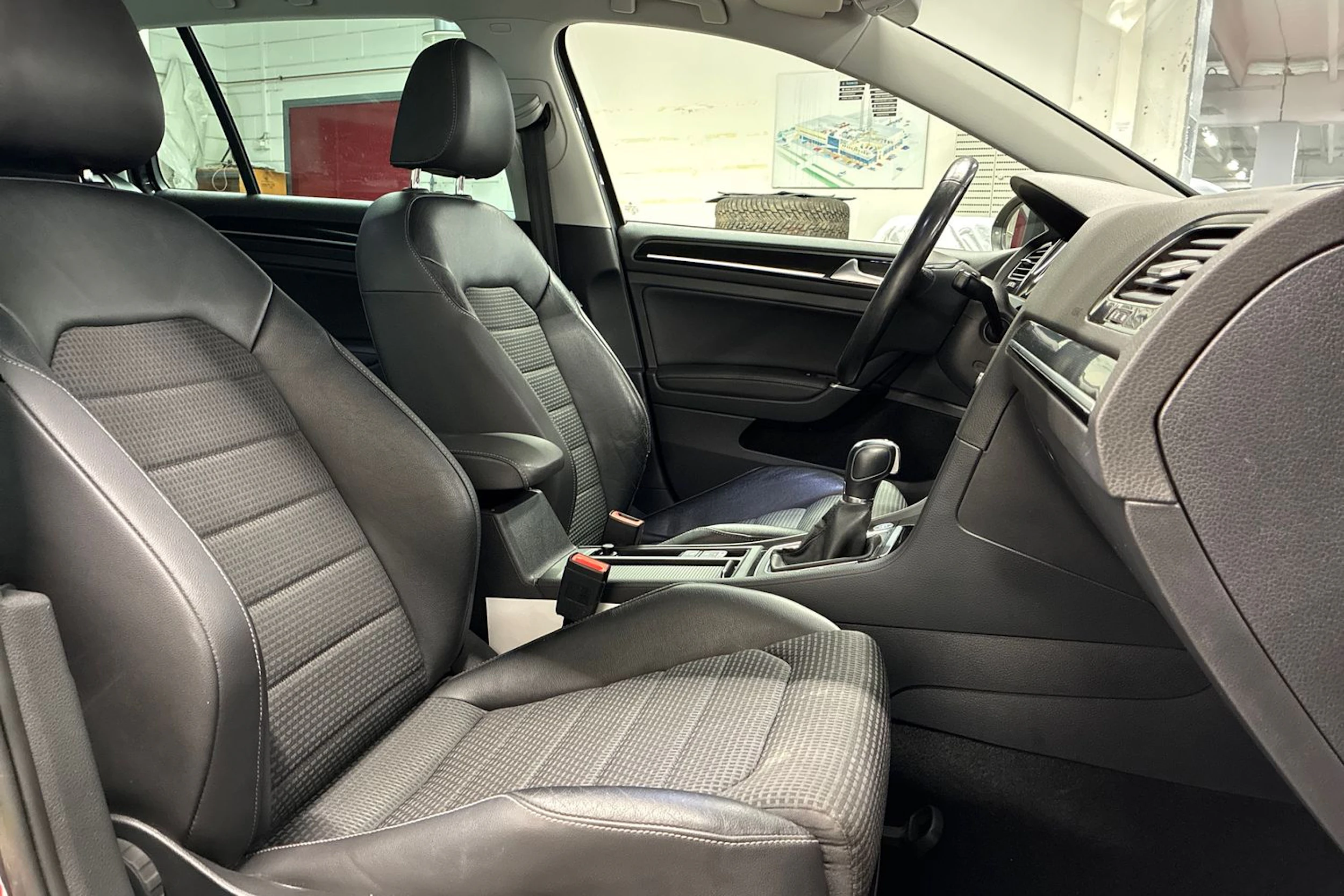 harmaa Volkswagen Golf 2014 kuva 27.