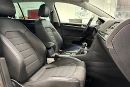 harmaa Volkswagen Golf 2014 kuva 27.
