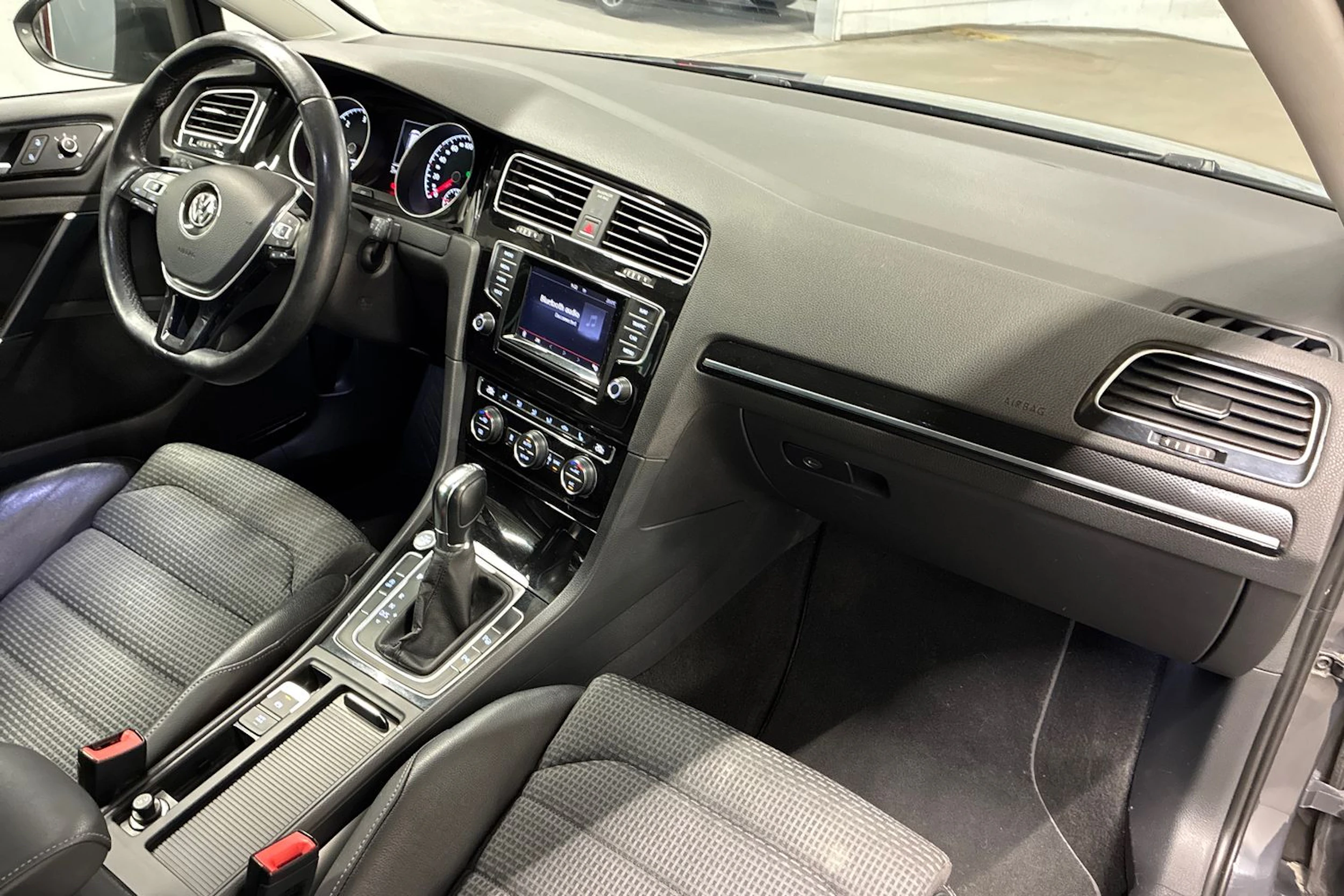 harmaa Volkswagen Golf 2014 kuva 28.