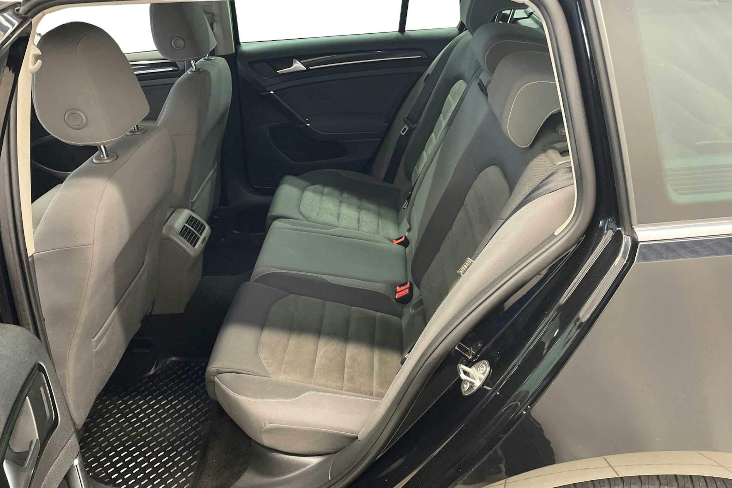 musta Volkswagen Golf 2014 kuva 10.