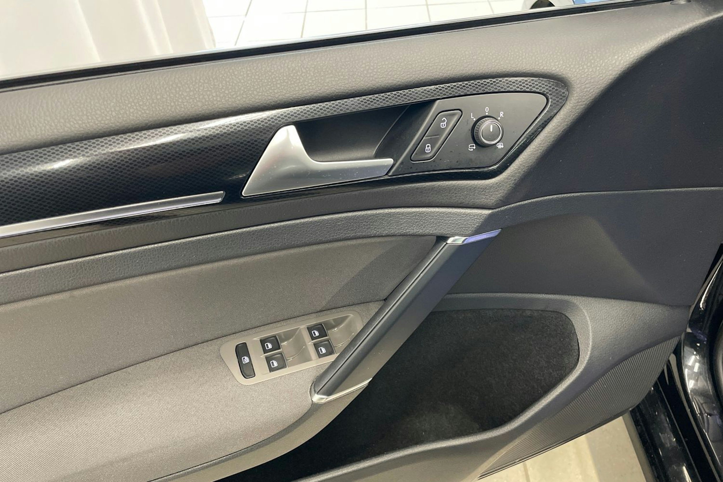 musta Volkswagen Golf 2014 kuva 19.