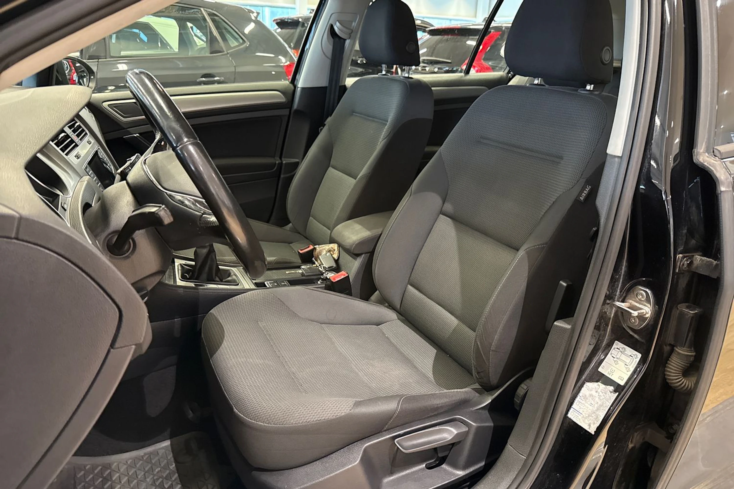 musta Volkswagen Golf 2014 kuva 15.