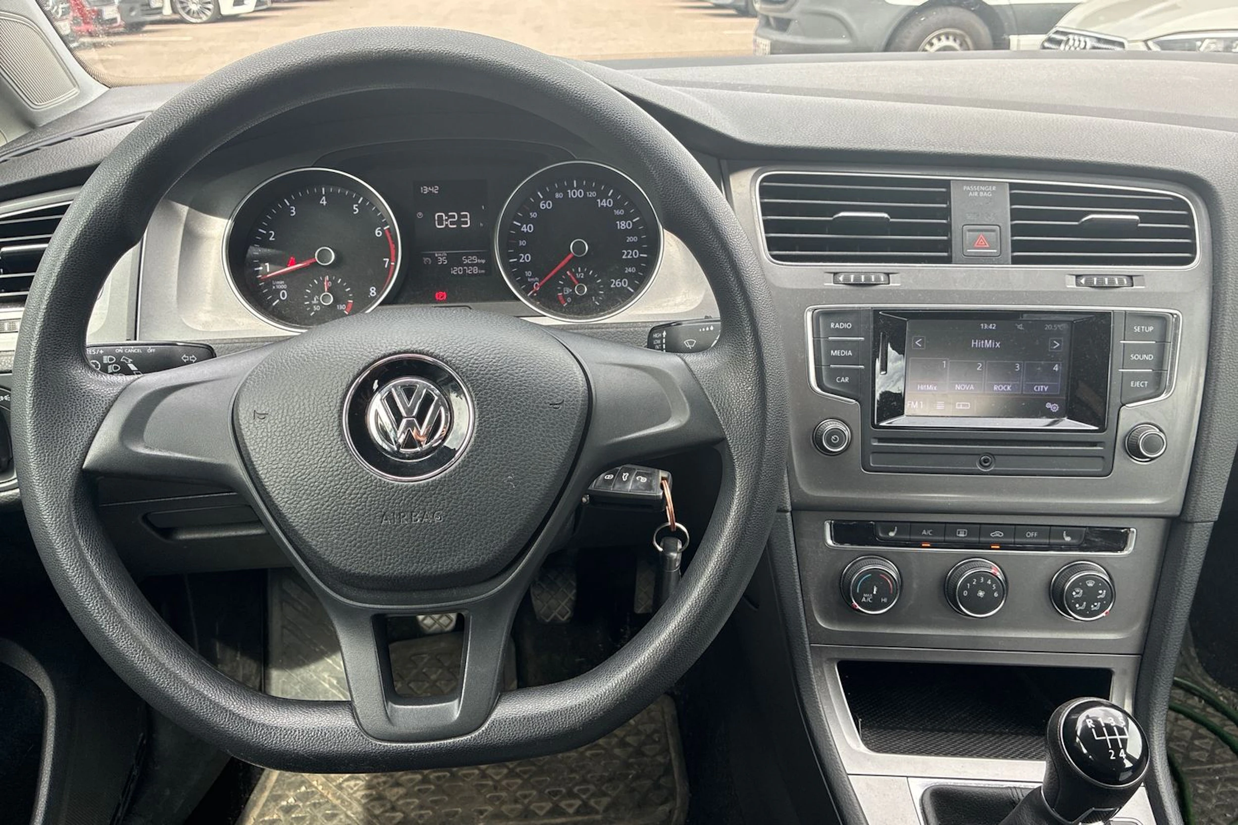 harmaa Volkswagen Golf 2014 kuva 4.