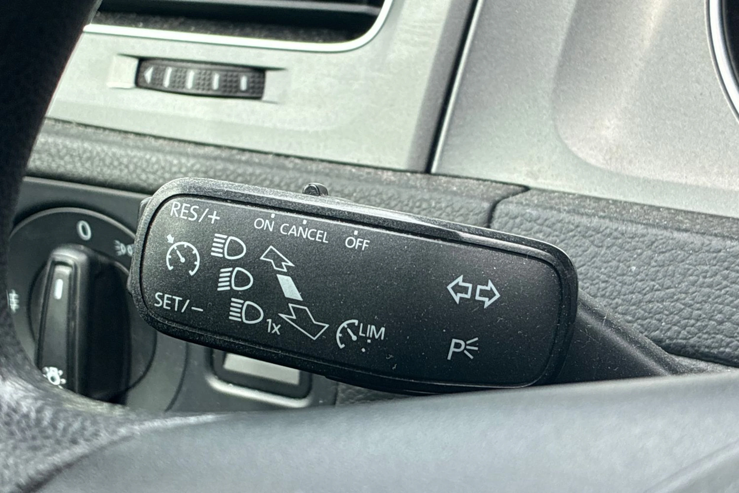 harmaa Volkswagen Golf 2014 kuva 5.