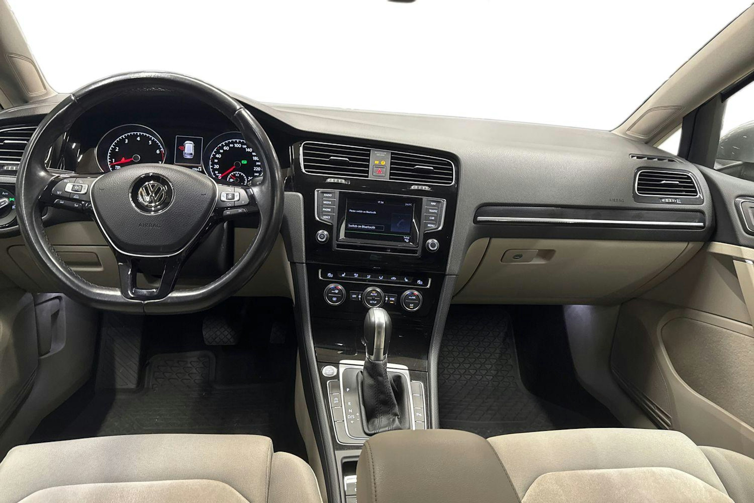 harmaa Volkswagen Golf 2014 kuva 9.