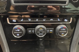 harmaa Volkswagen Golf 2014 kuva 23.