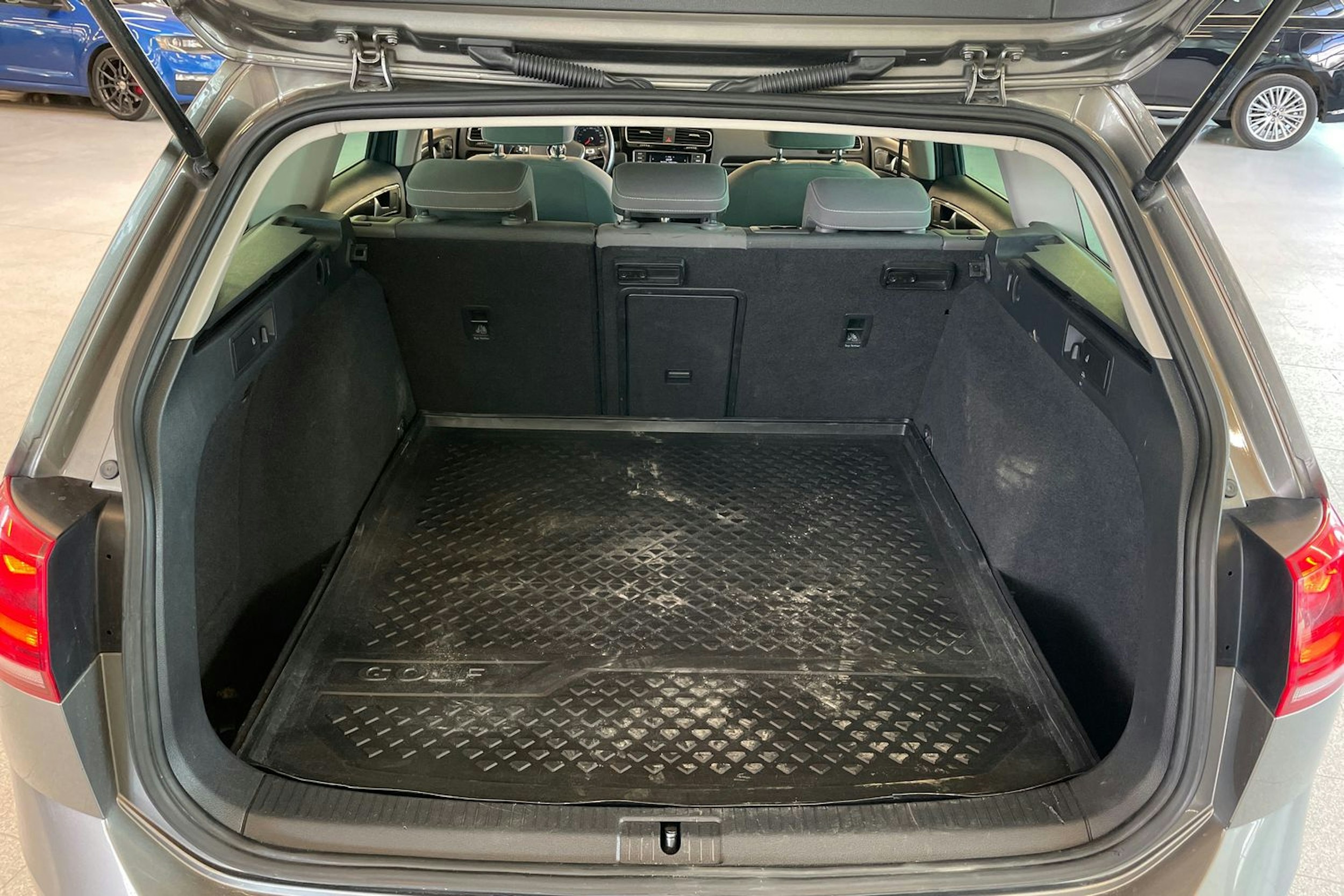 harmaa Volkswagen Golf 2014 kuva 24.