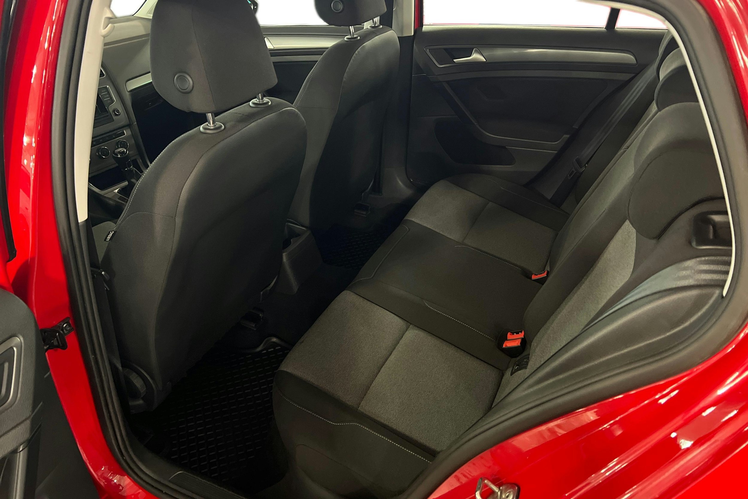 punainen Volkswagen Golf 2014 kuva 10.