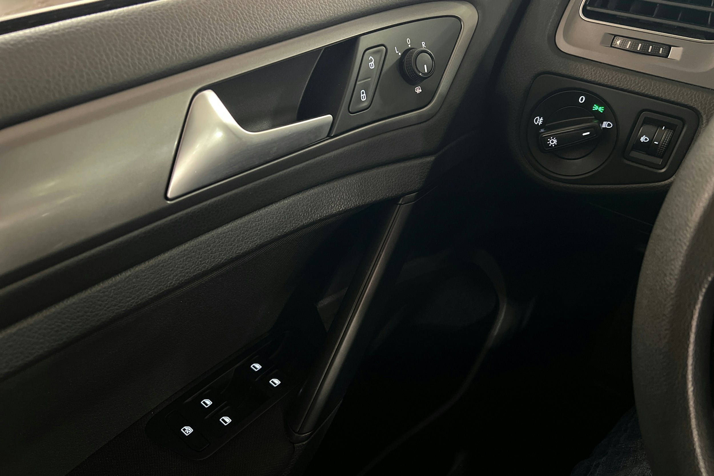 punainen Volkswagen Golf 2014 kuva 21.