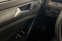 punainen Volkswagen Golf 2014 kuva 21.