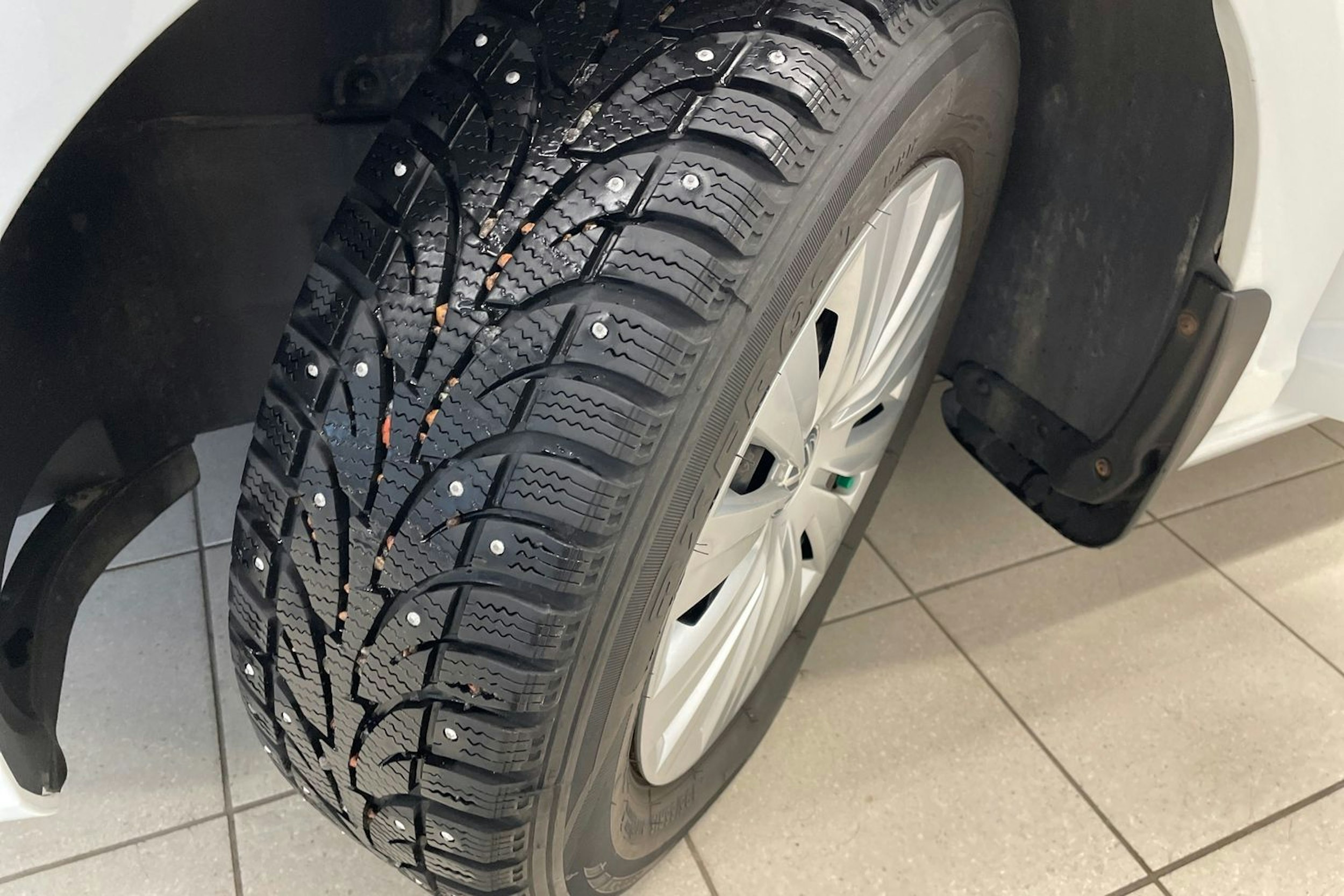 Valkoinen Volkswagen GOLF 2014 kuva 13.