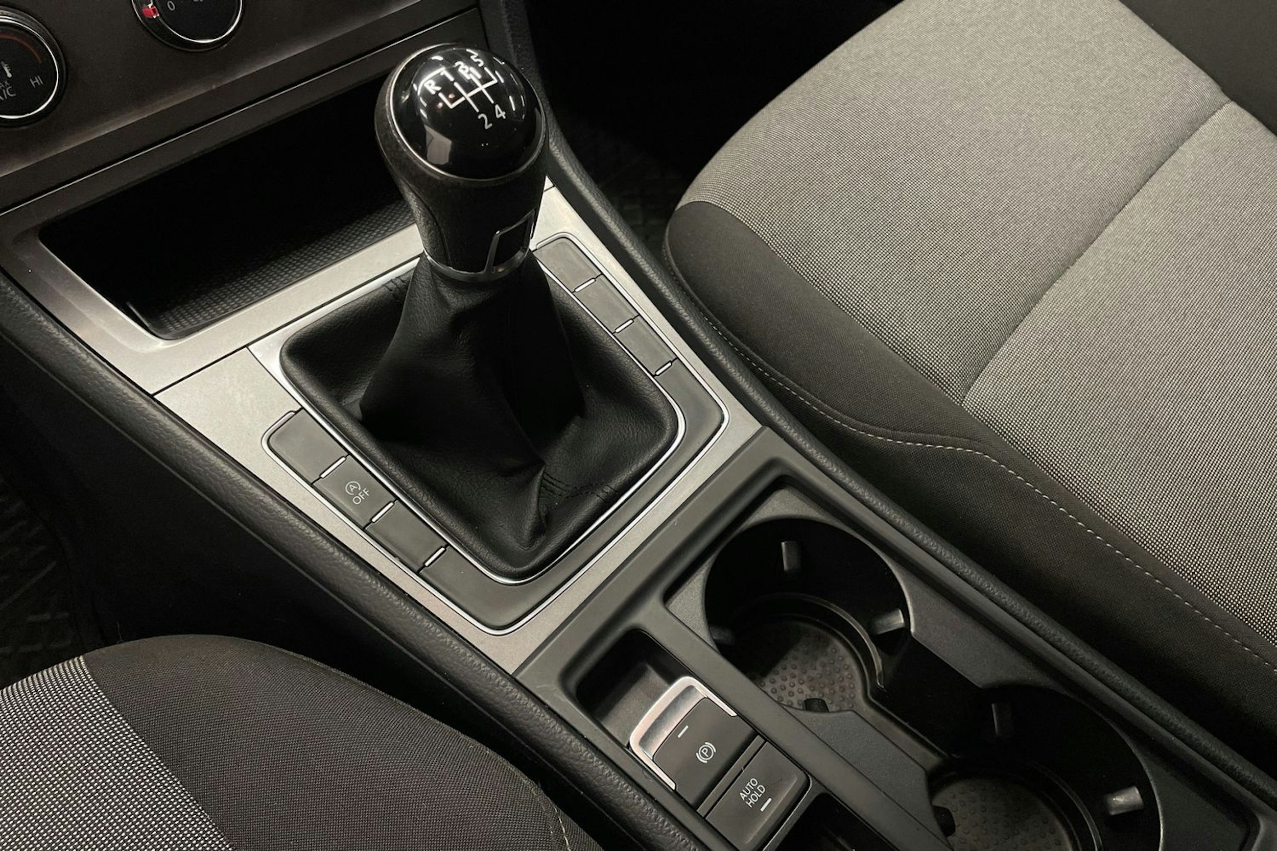 Valkoinen Volkswagen GOLF 2014 kuva 17.