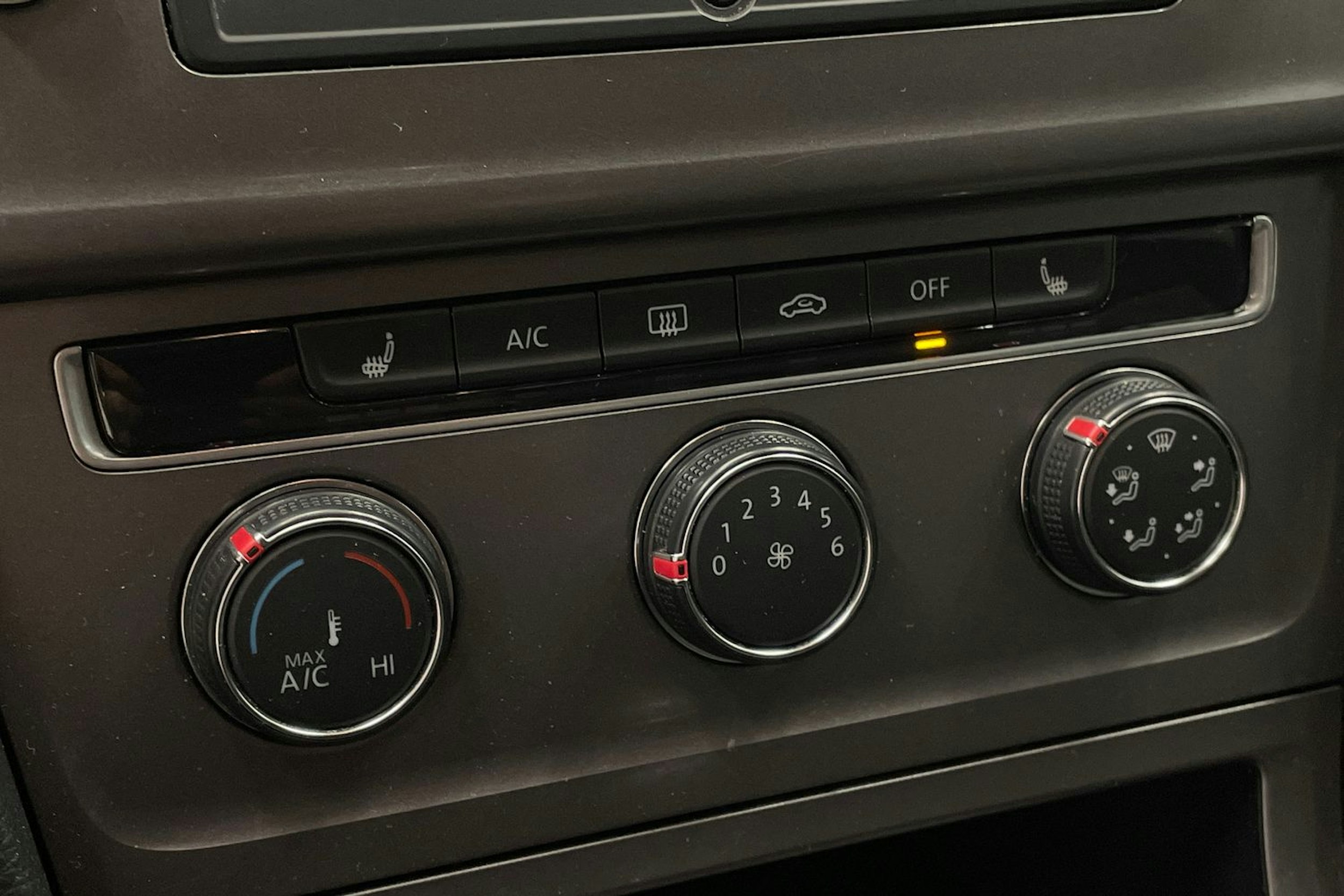 Valkoinen Volkswagen GOLF 2014 kuva 18.