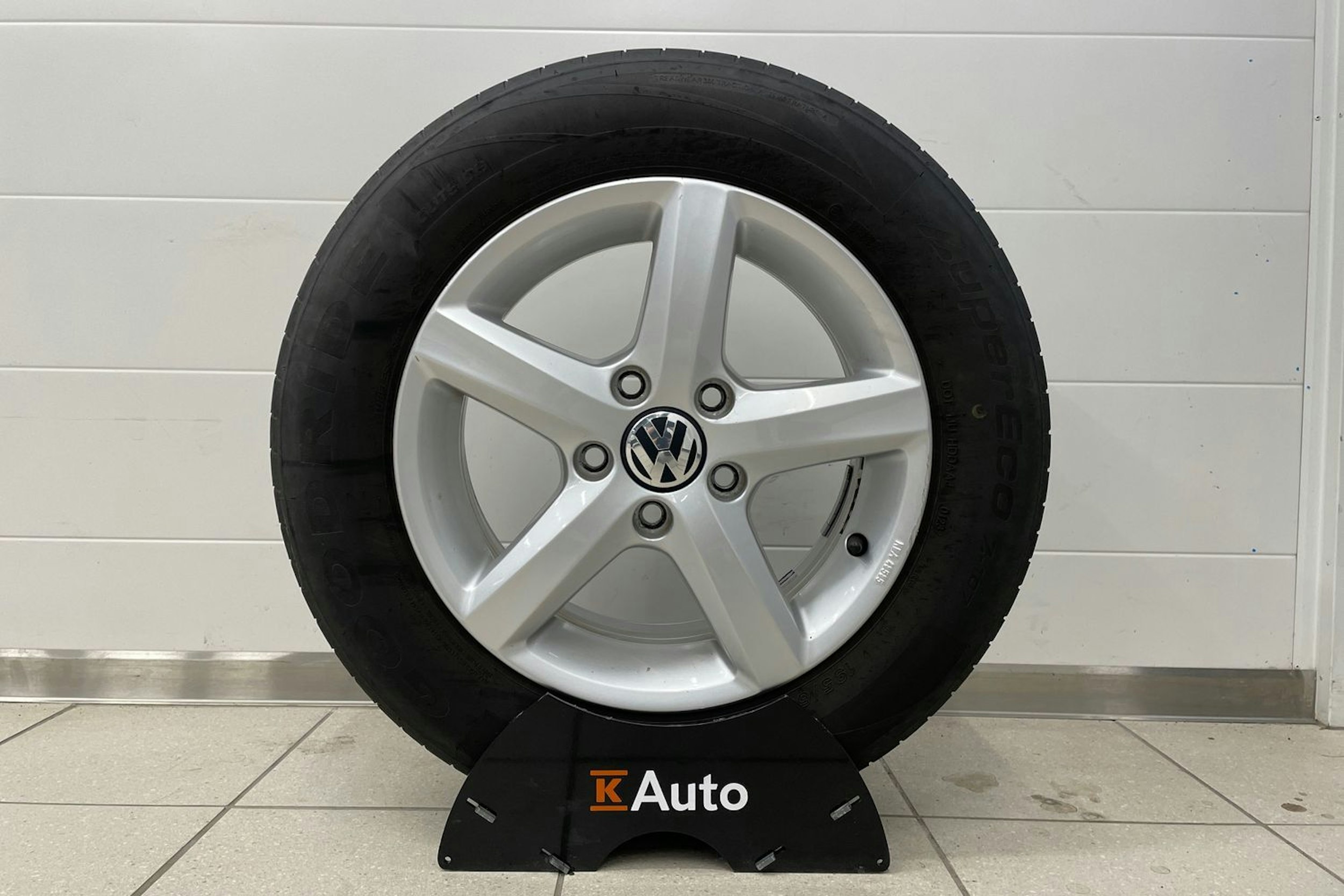 Valkoinen Volkswagen GOLF 2014 kuva 22.