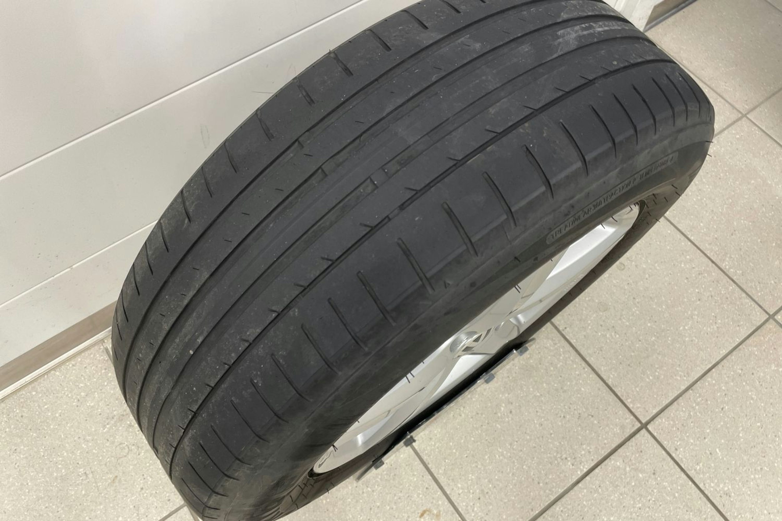 Valkoinen Volkswagen GOLF 2014 kuva 23.