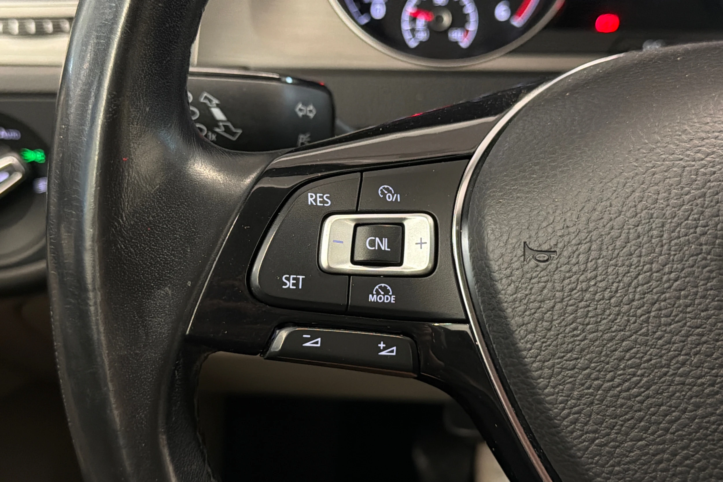 punainen Volkswagen Golf 2014 kuva 14.