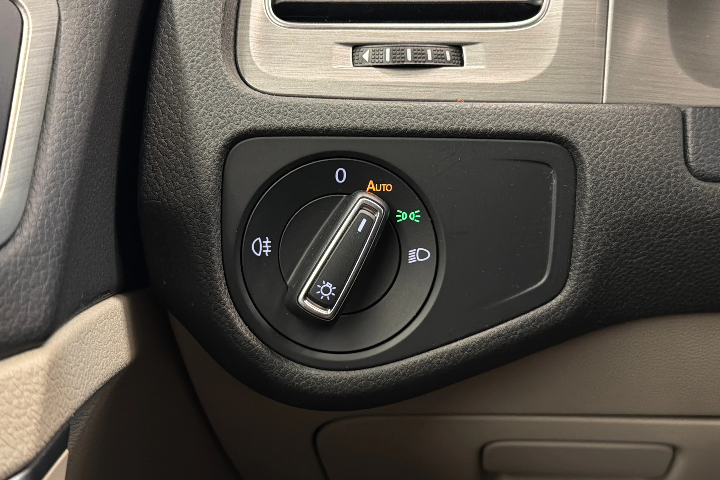 punainen Volkswagen Golf 2014 kuva 17.