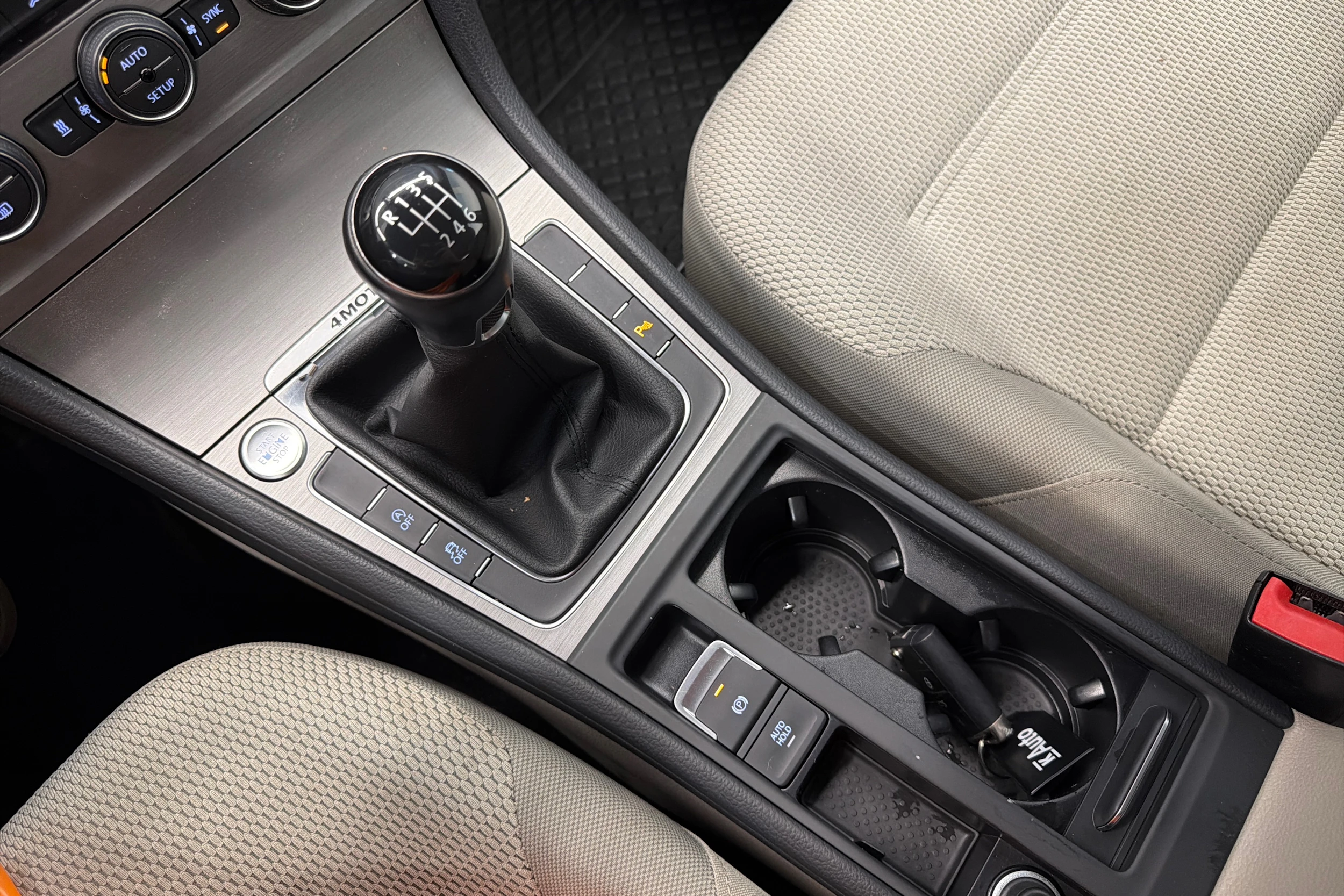 punainen Volkswagen Golf 2014 kuva 19.