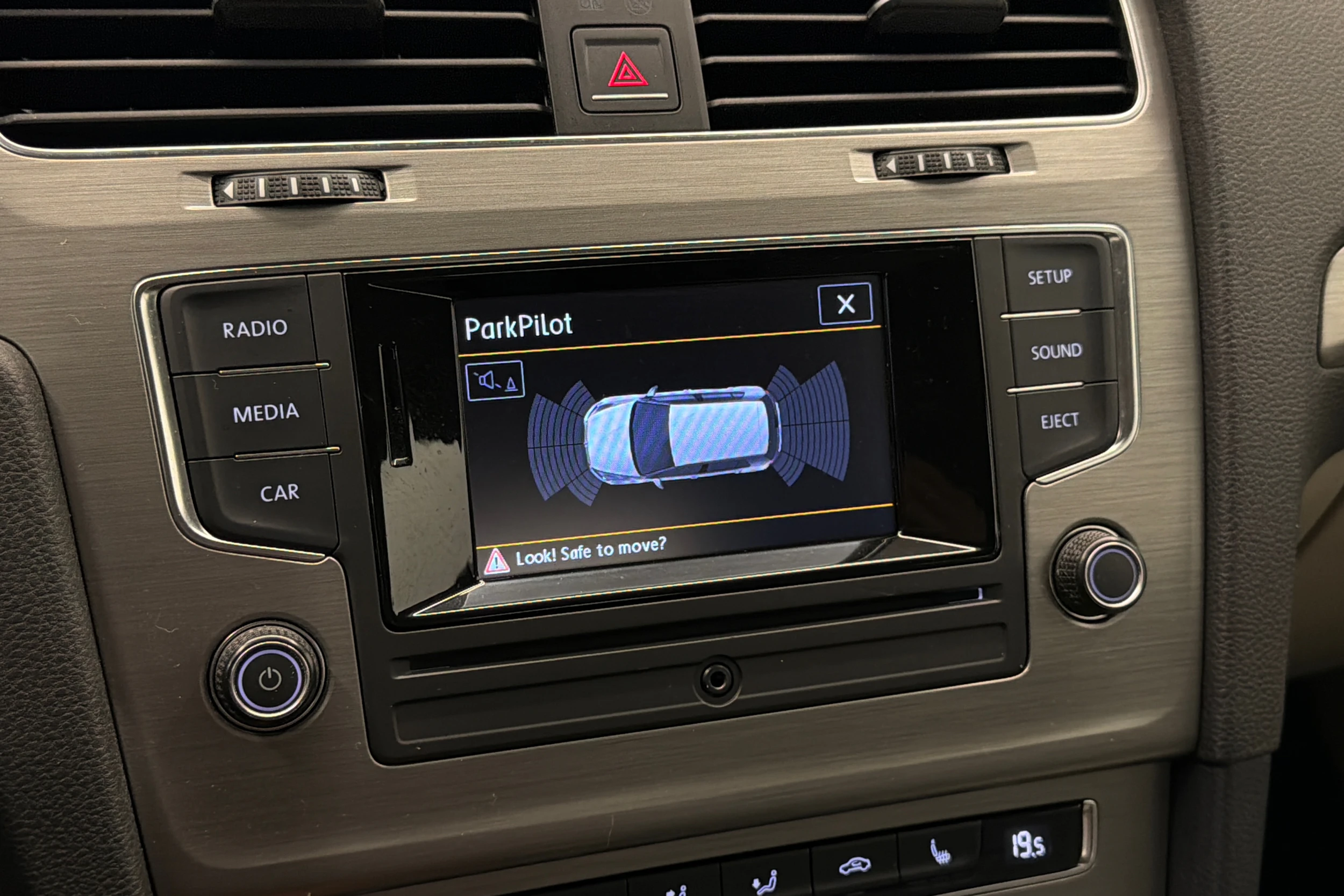 punainen Volkswagen Golf 2014 kuva 24.