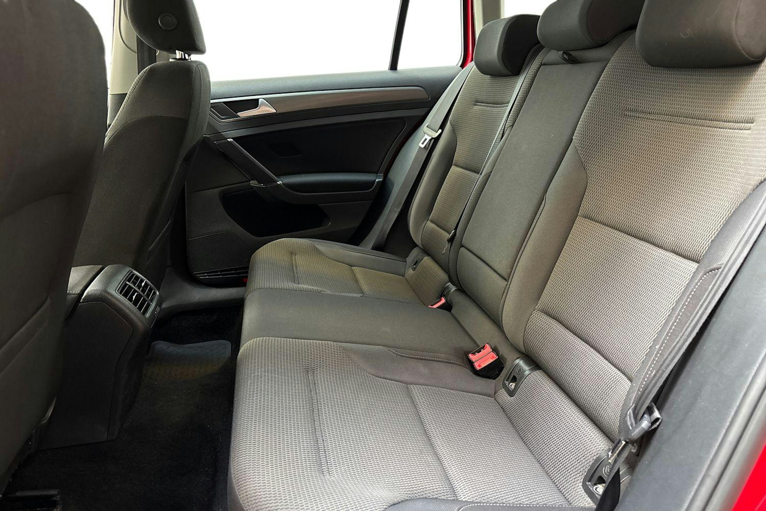 punainen Volkswagen Golf 2014 kuva 10.