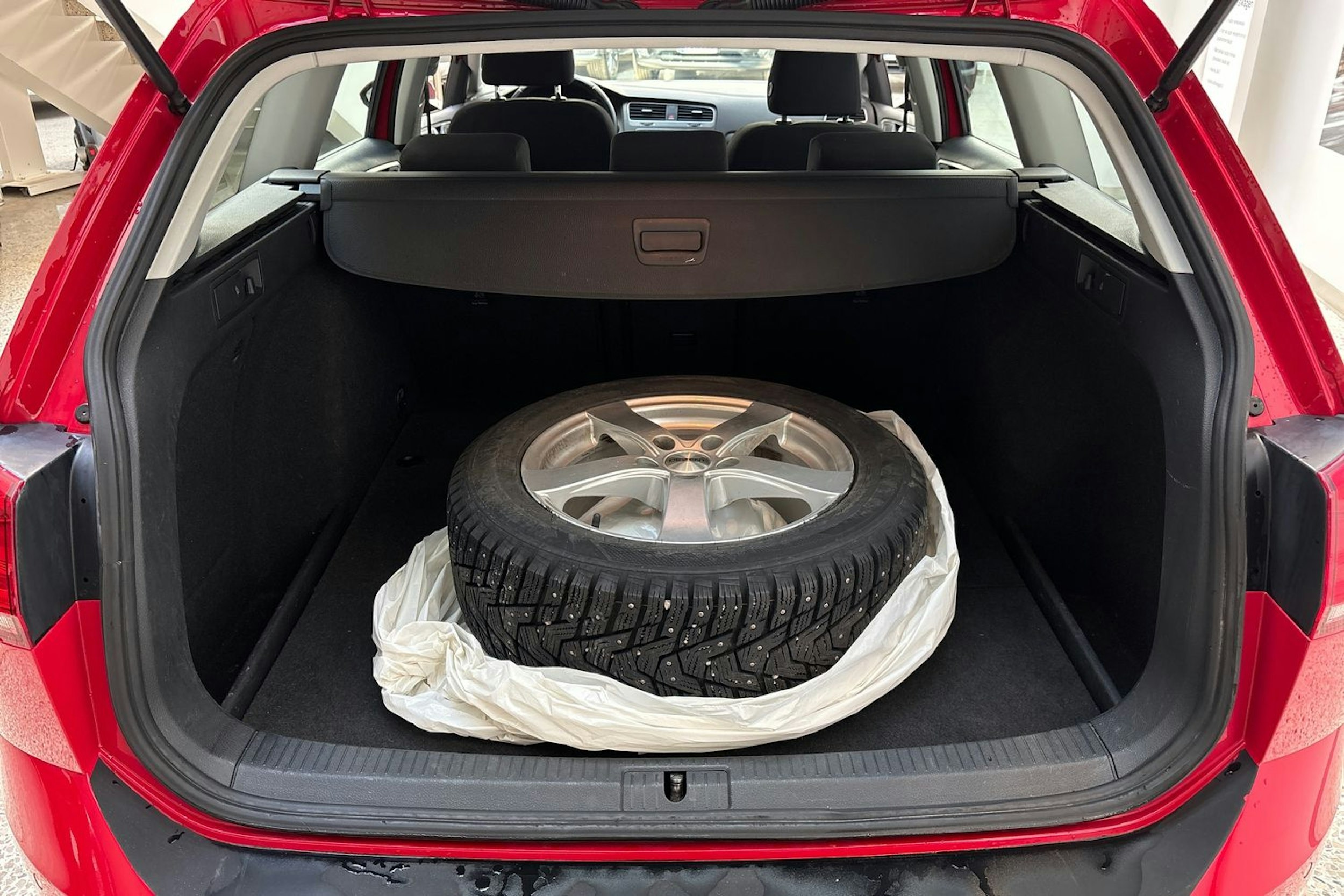 punainen Volkswagen Golf 2014 kuva 14.