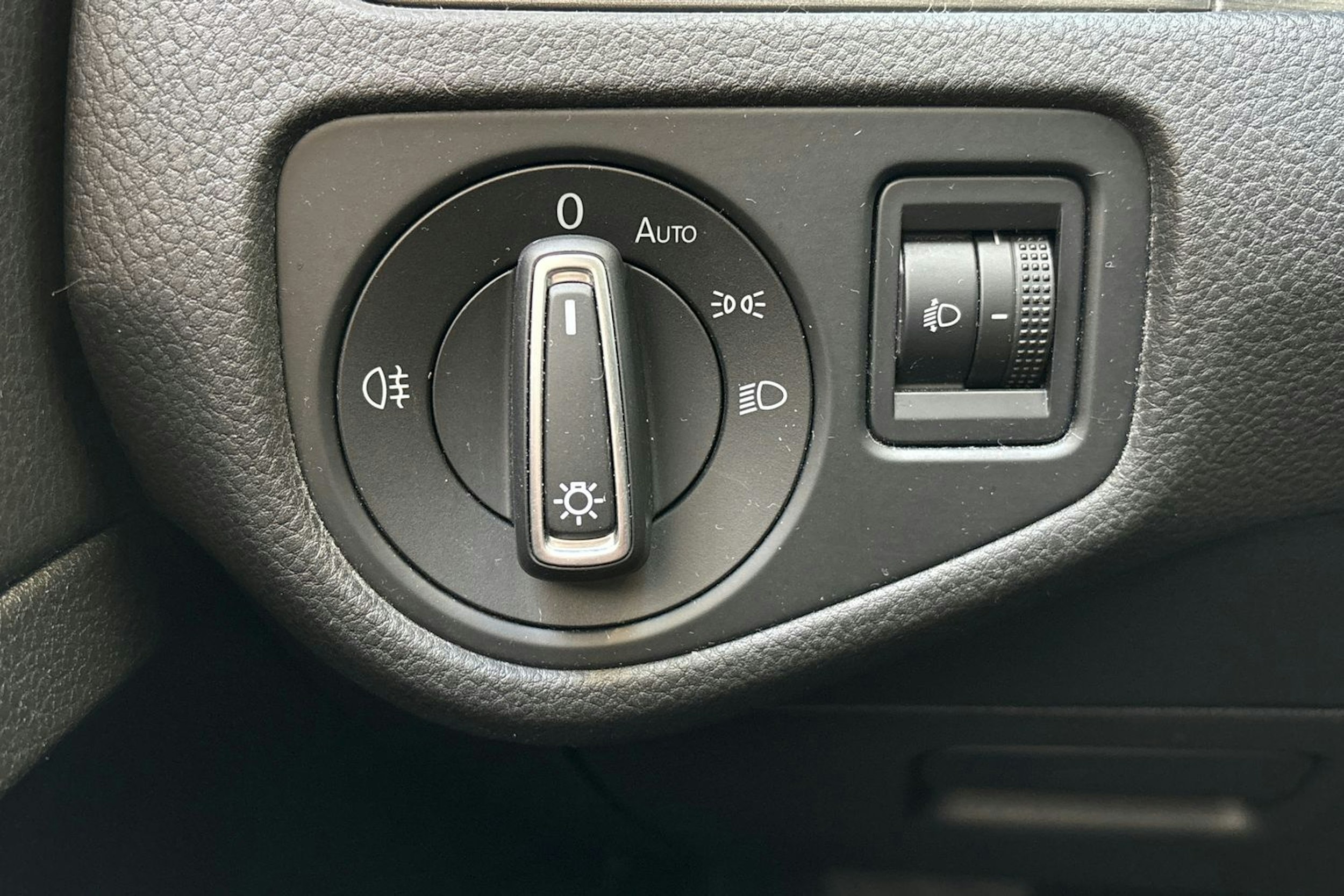 punainen Volkswagen Golf 2014 kuva 16.