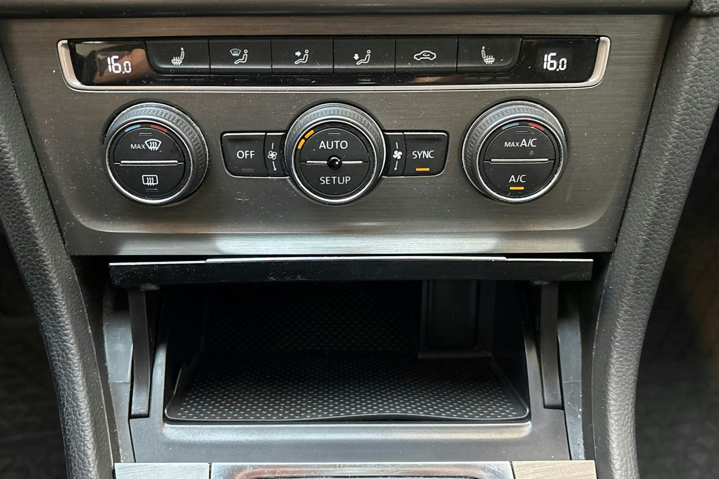 punainen Volkswagen Golf 2014 kuva 22.