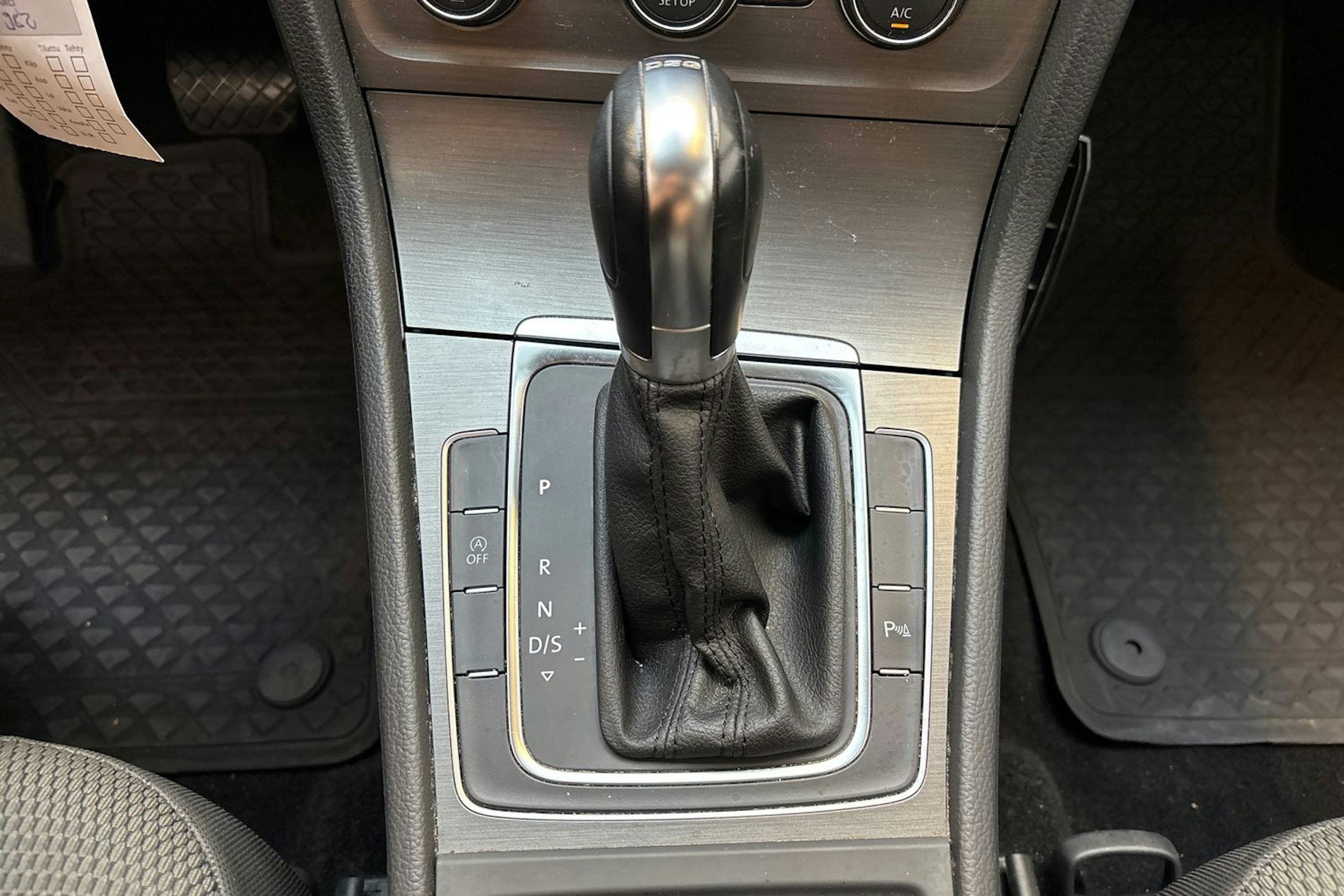 punainen Volkswagen Golf 2014 kuva 23.