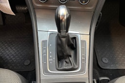punainen Volkswagen Golf 2014 kuva 23.