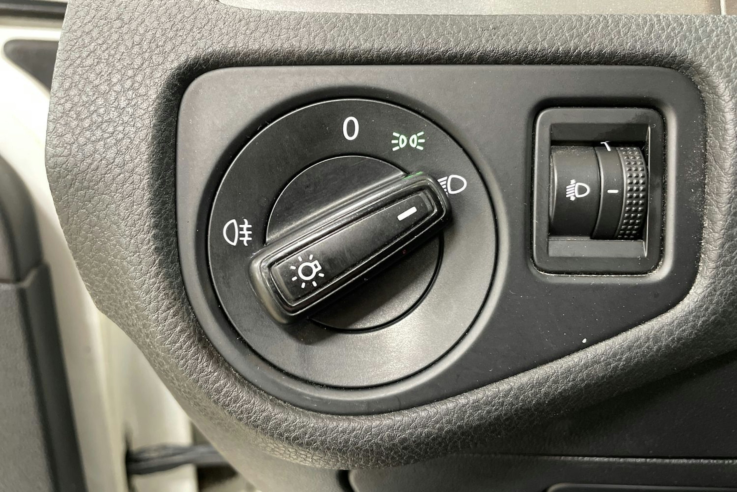 valkoinen Volkswagen Golf 2014 kuva 13.