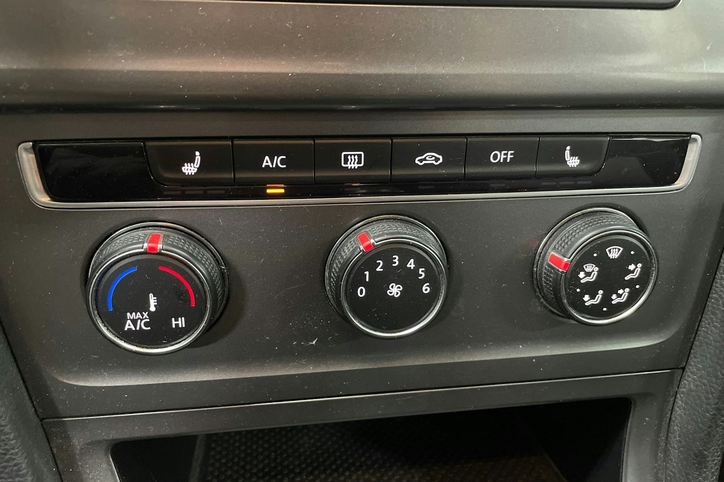 valkoinen Volkswagen Golf 2014 kuva 16.