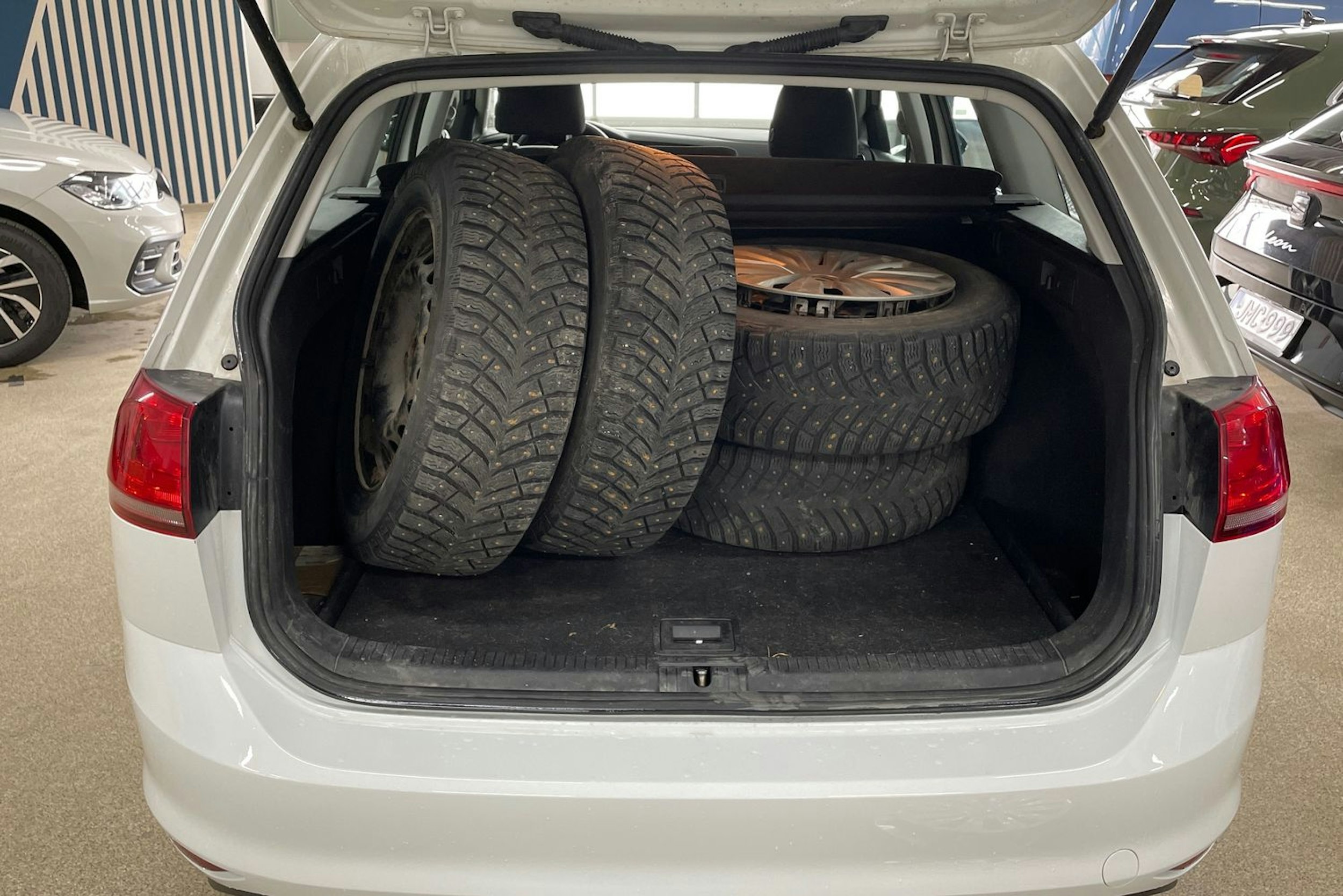 valkoinen Volkswagen Golf 2014 kuva 17.