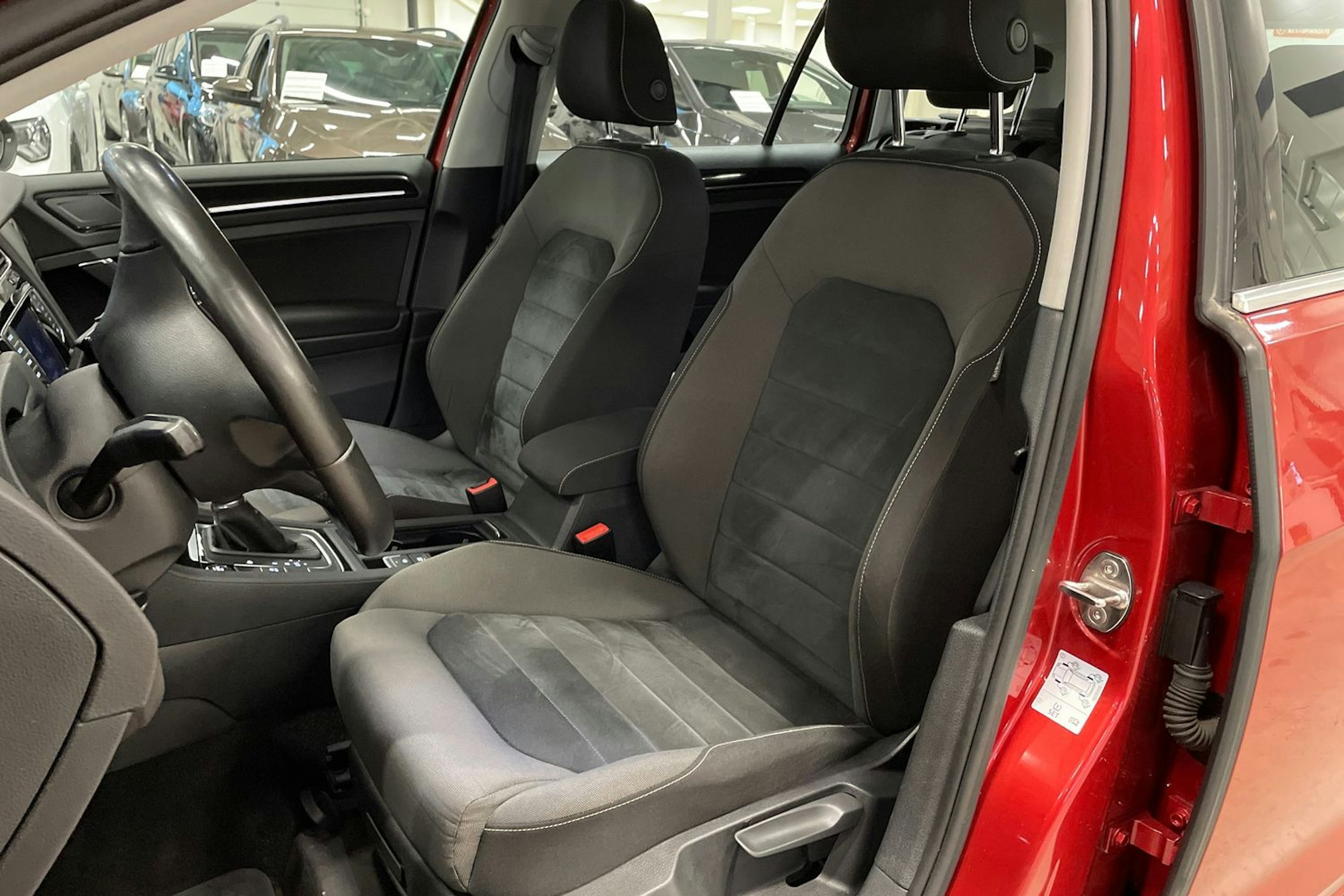 punainen Volkswagen Golf 2014 kuva 14.