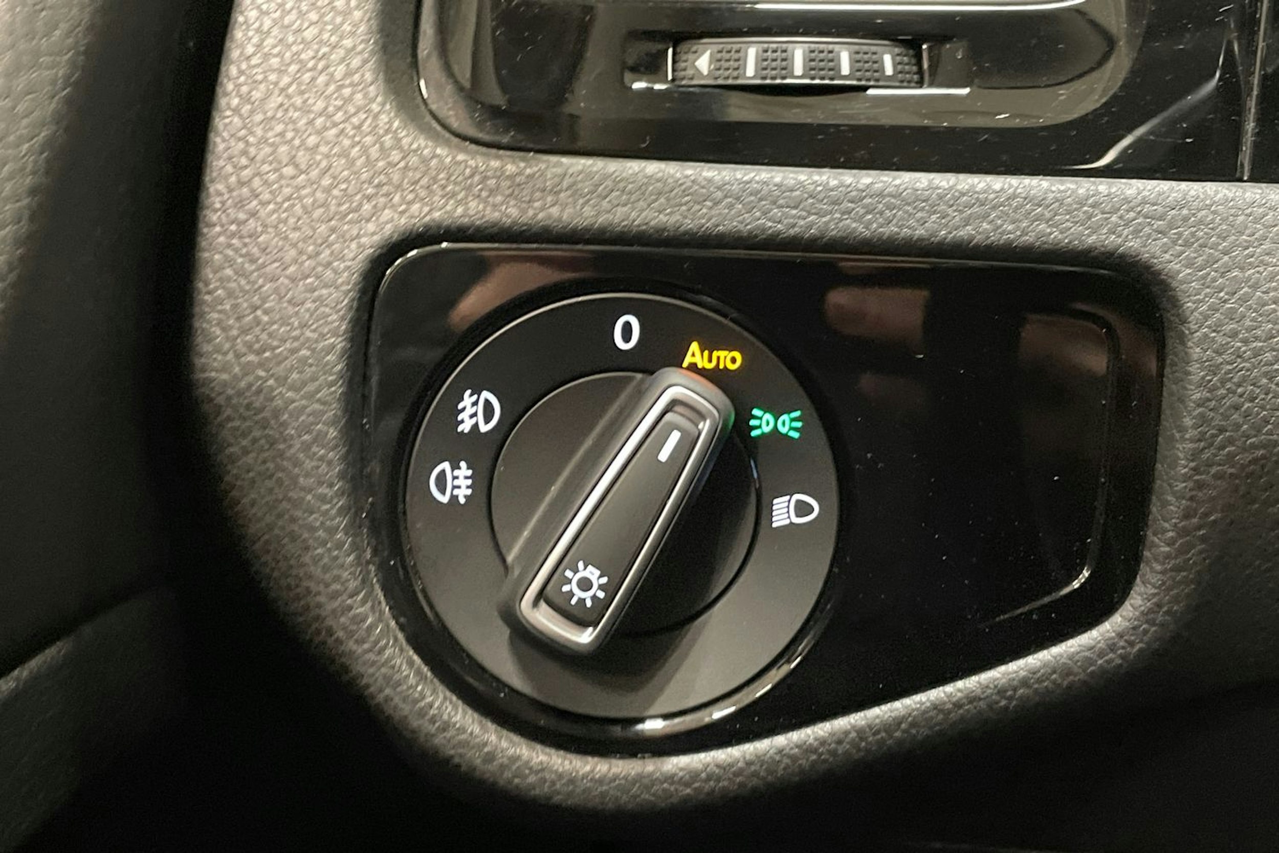 punainen Volkswagen Golf 2014 kuva 19.