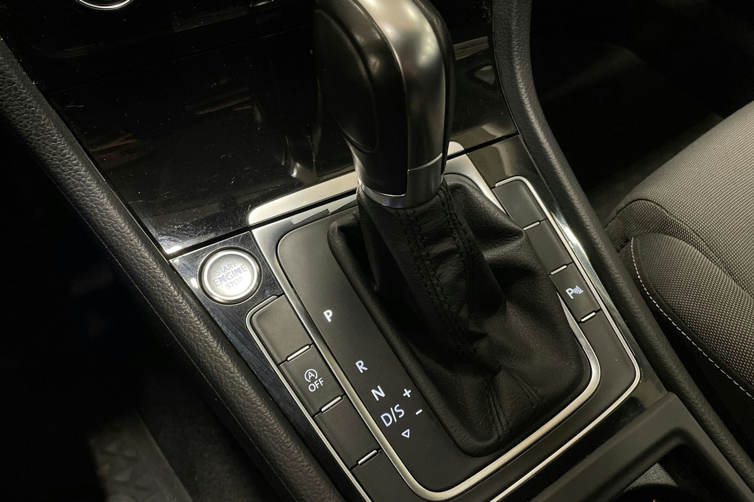 punainen Volkswagen Golf 2014 kuva 25.