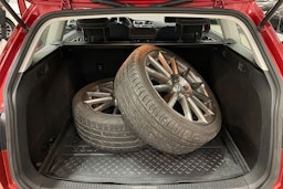 punainen Volkswagen Golf 2014 kuva 30.