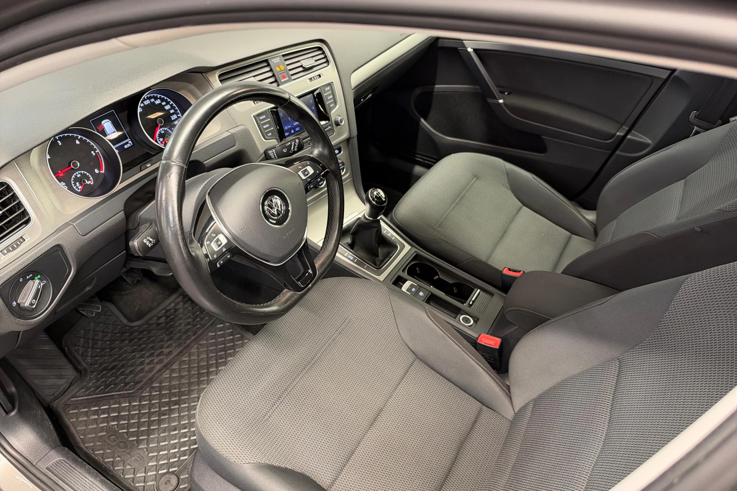 harmaa Volkswagen Golf 2014 kuva 8.