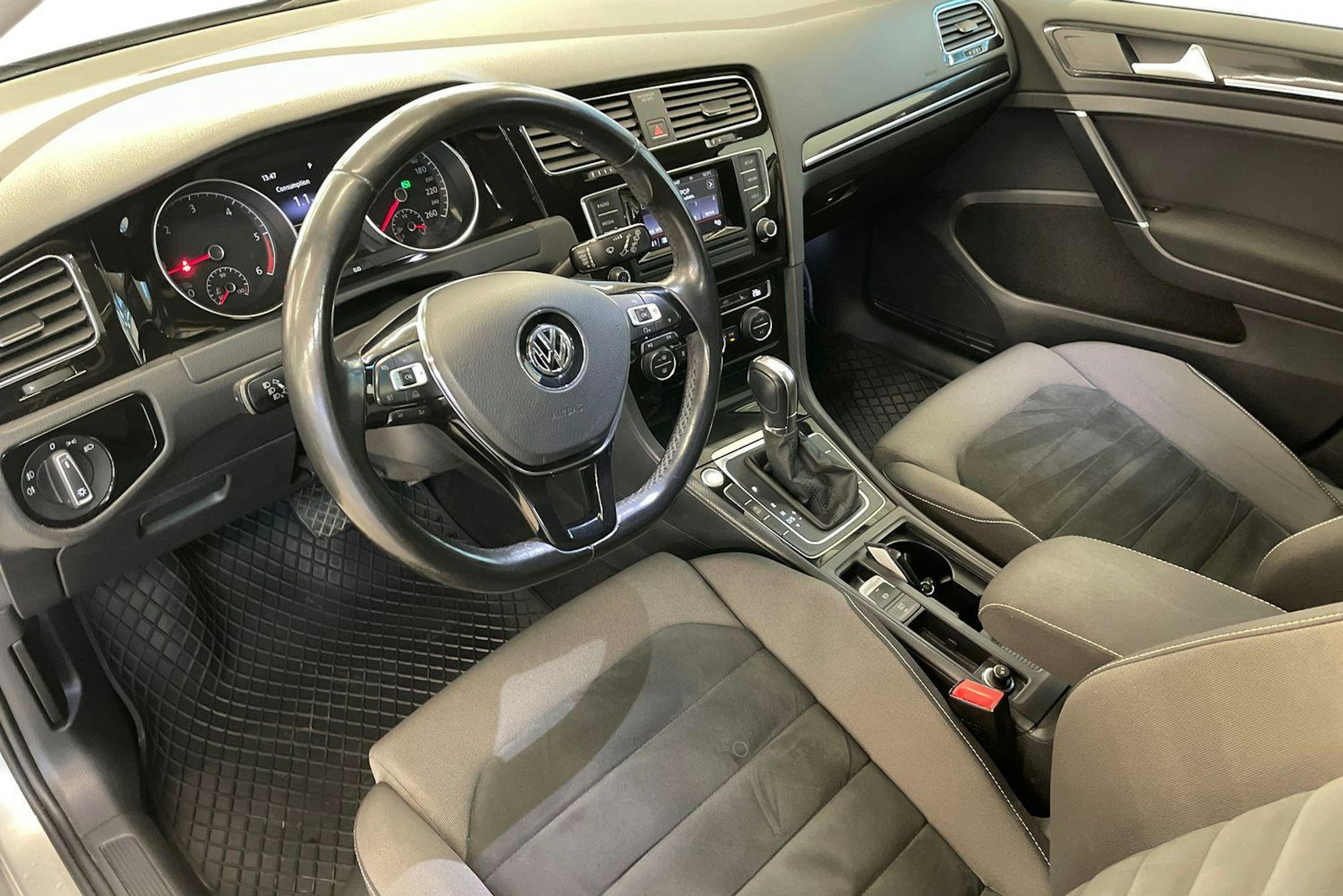 harmaa Volkswagen Golf 2014 kuva 6.