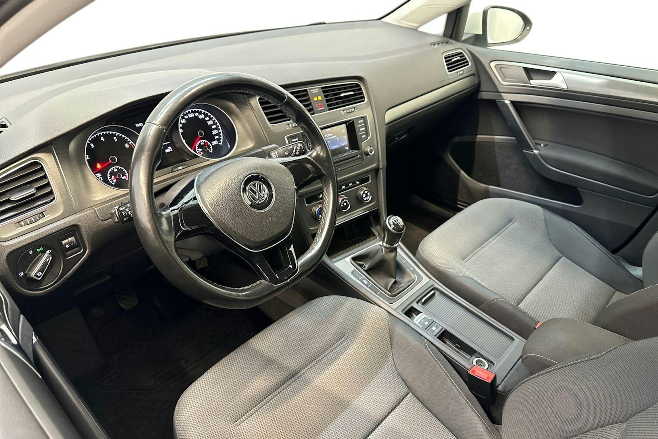 valkoinen Volkswagen Golf 2014 kuva 3.