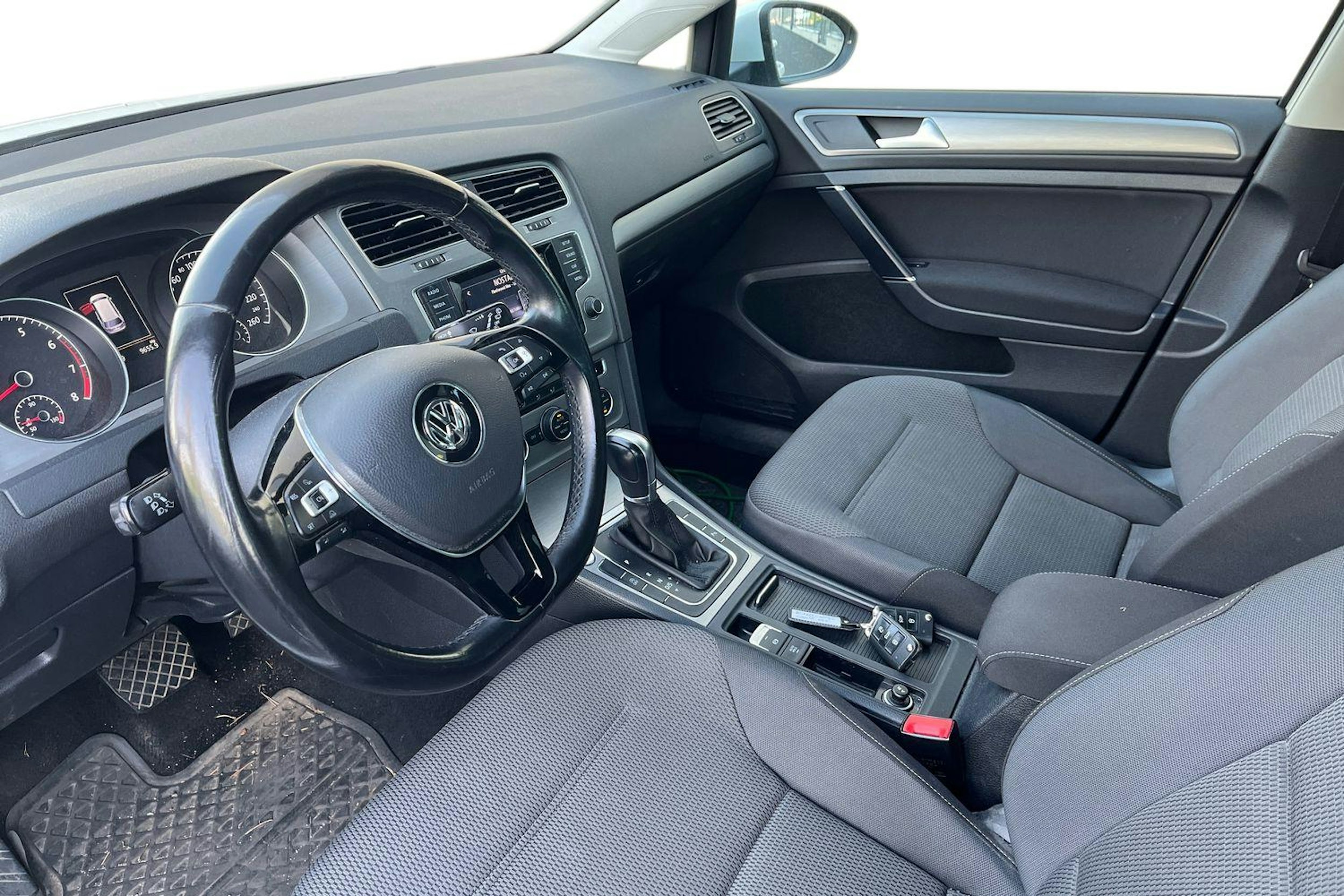 valkoinen Volkswagen Golf 2014 kuva 3.