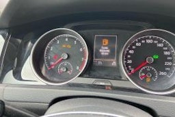 punainen Volkswagen Golf 2014 kuva 14.