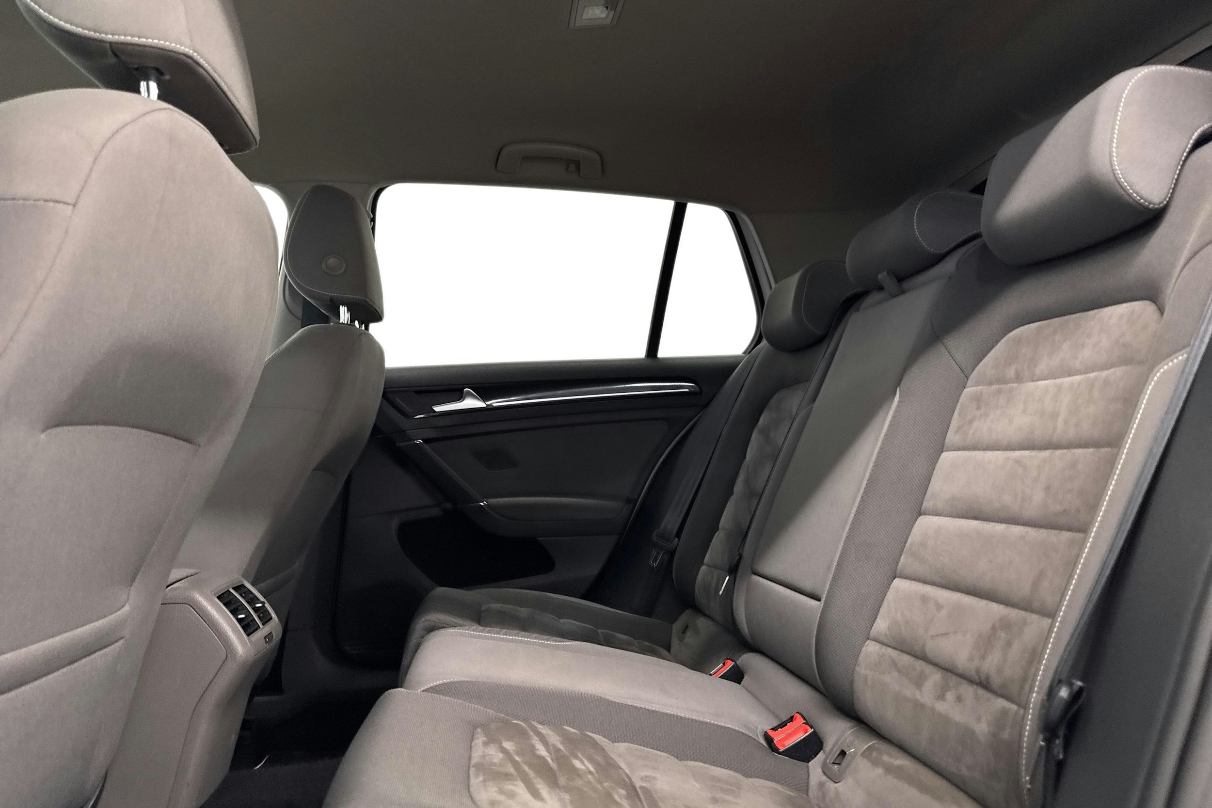 Valkoinen Volkswagen GOLF 2014 kuva 10.