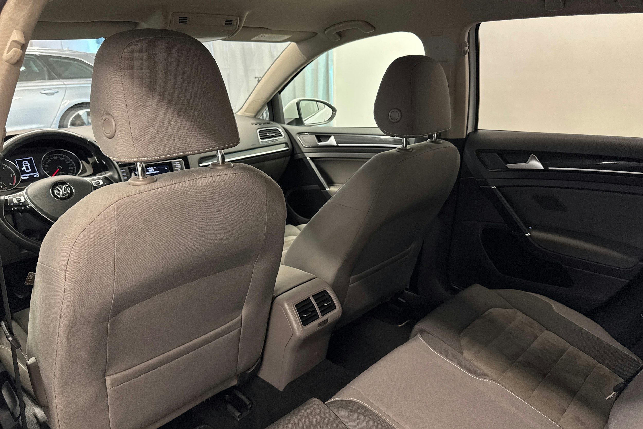 Valkoinen Volkswagen GOLF 2014 kuva 14.